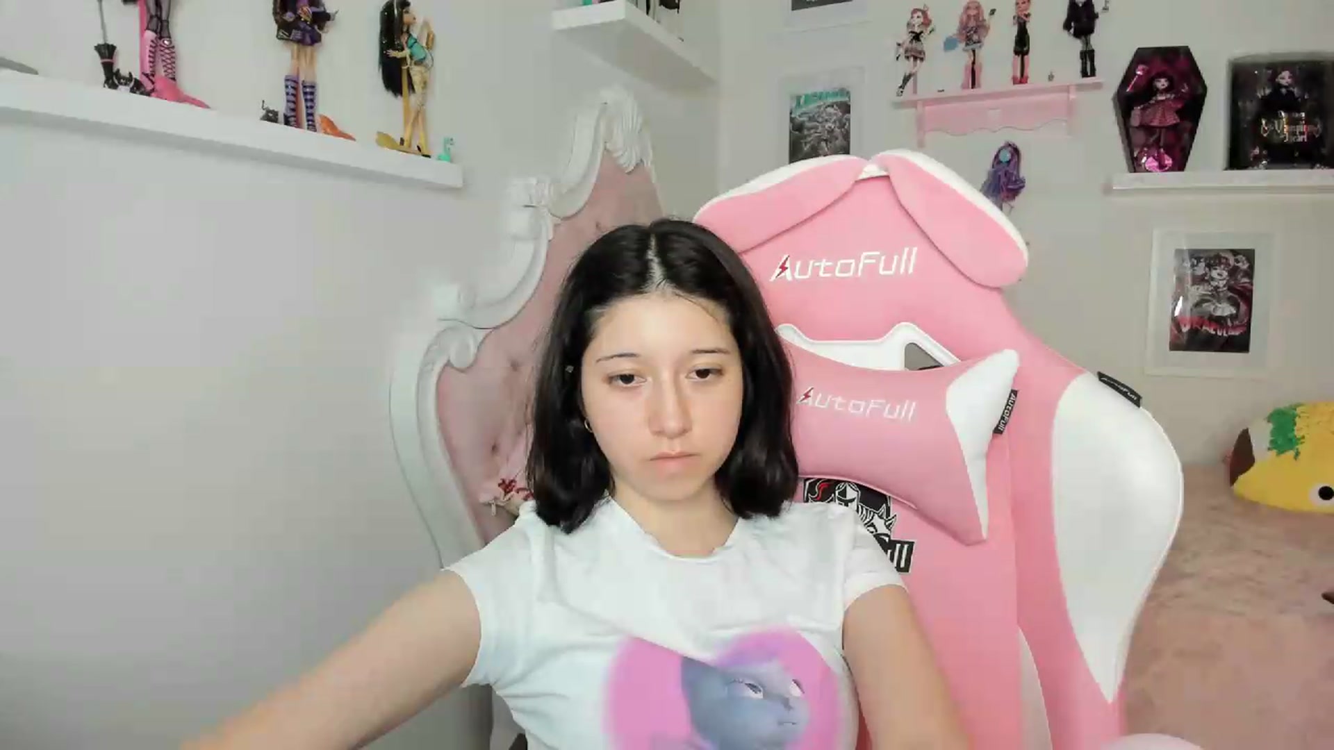 Gallery image thumbnail from Cherrycute666's myfreecams stream on, 09/20/2026, 04:08 image 4 of 20