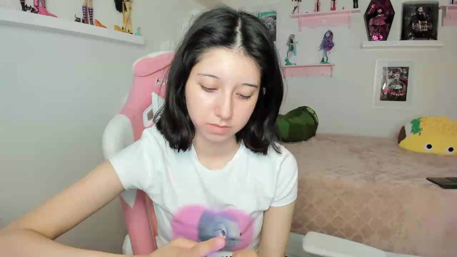 Gallery image thumbnail from Cherrycute666's myfreecams stream on, 09/20/2026, 04:08 image 14 of 20