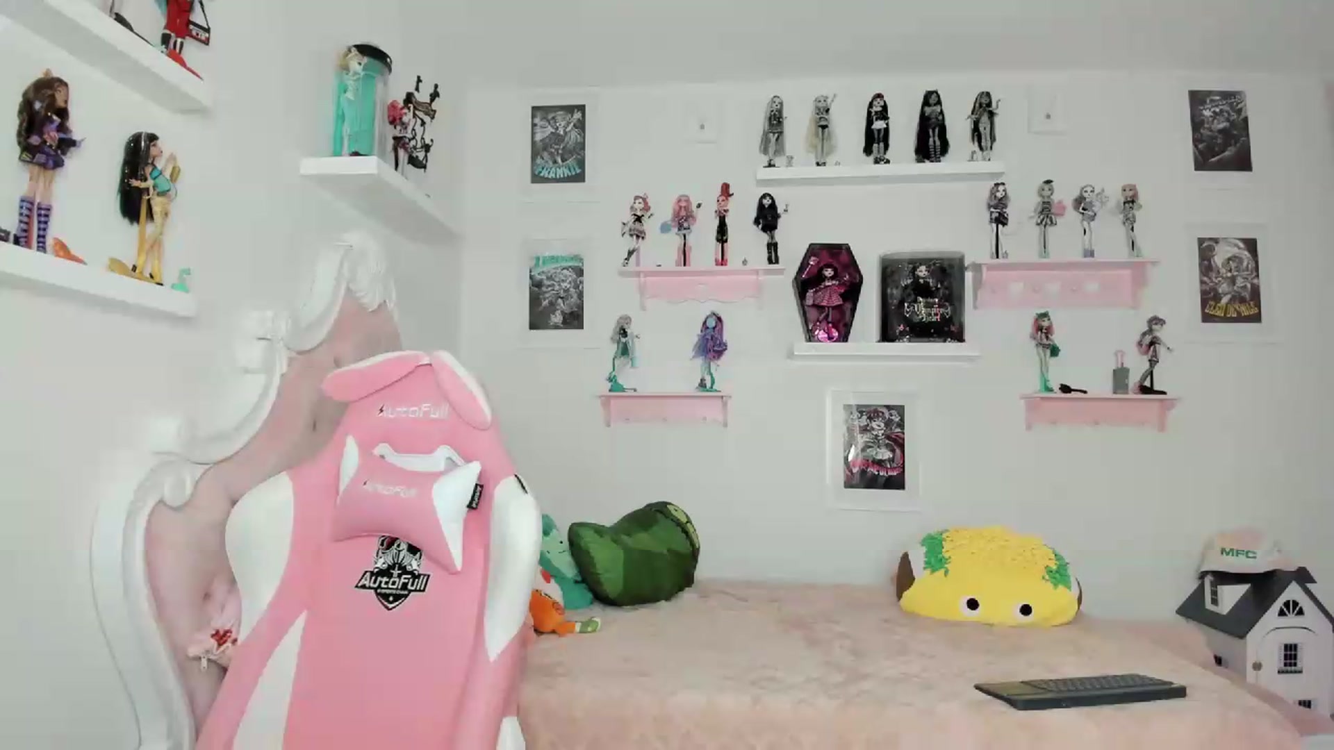 Gallery image thumbnail from Cherrycute666's myfreecams stream on, 09/20/2026, 04:08 image 9 of 20