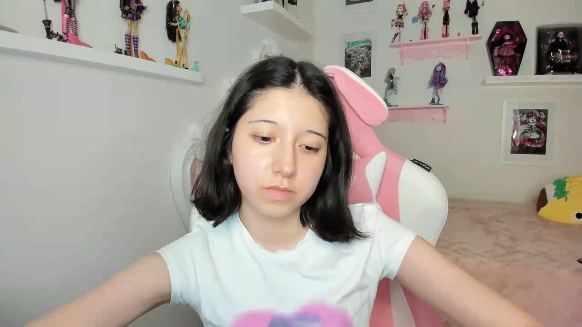 Gallery image thumbnail from Cherrycute666's myfreecams stream on, 09/20/2026, 04:08 image 3 of 20