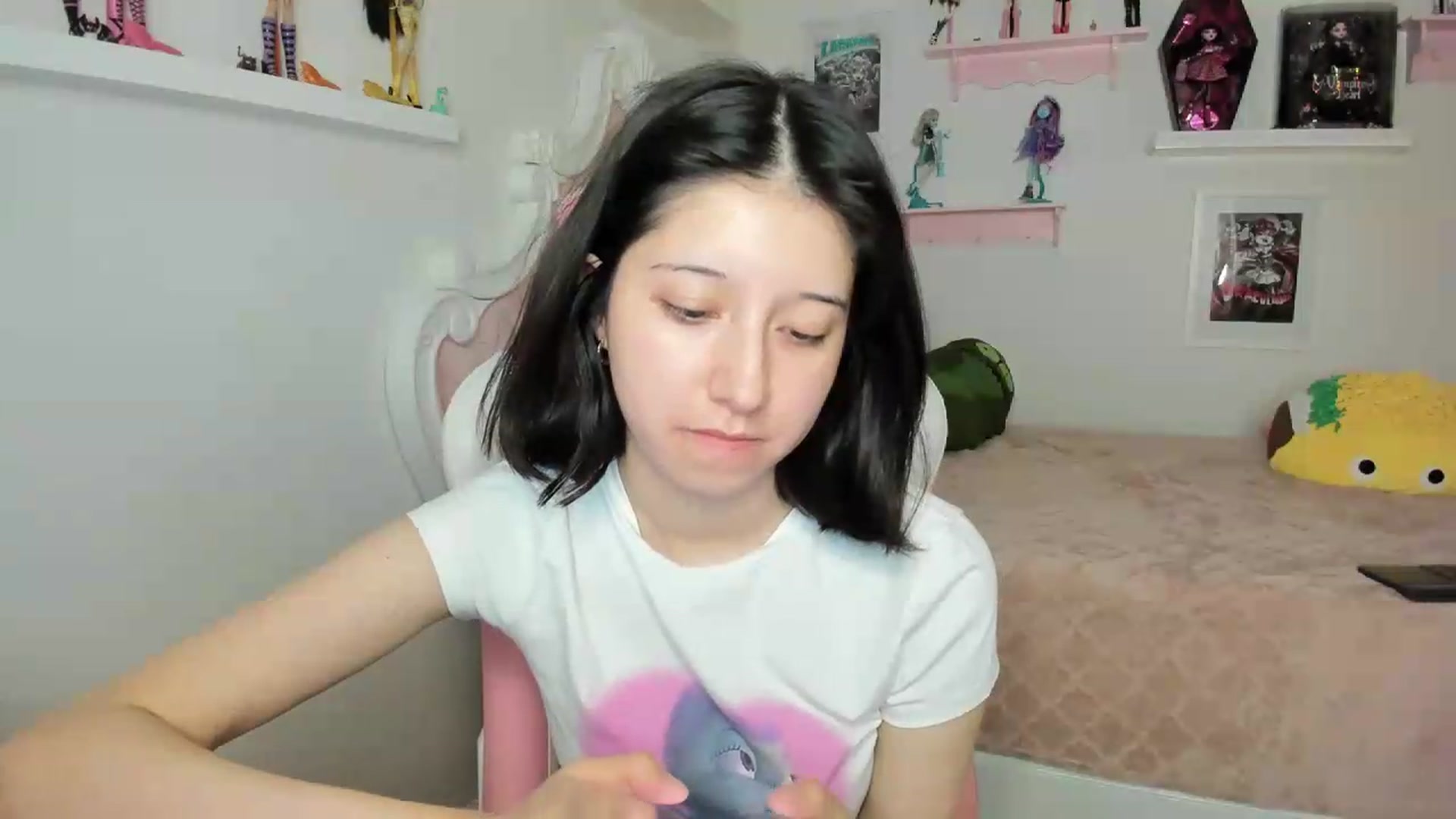 Gallery image thumbnail from Cherrycute666's myfreecams stream on, 09/20/2026, 04:08 image 15 of 20