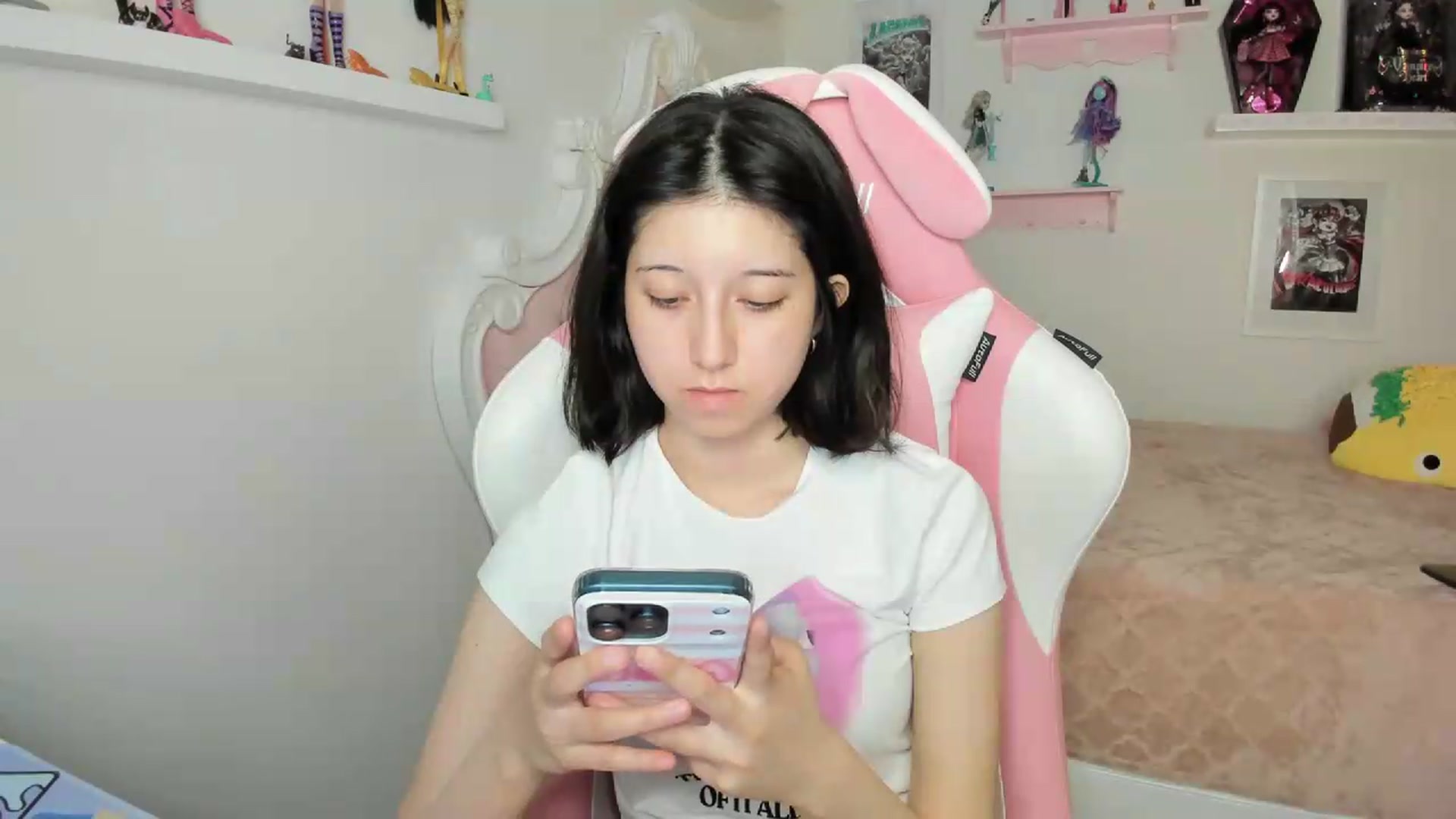 Gallery image thumbnail from Cherrycute666's myfreecams stream on, 09/20/2026, 04:08 image 19 of 20