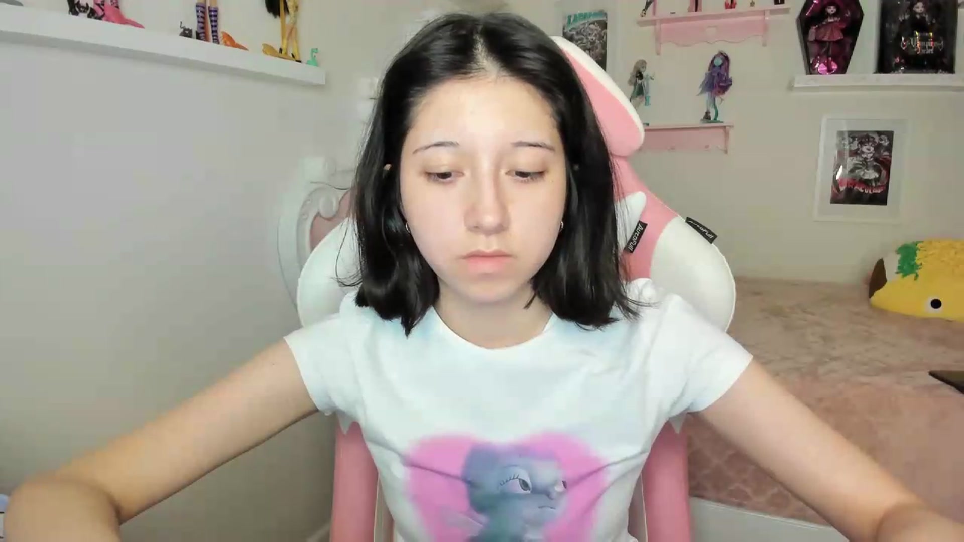 Gallery image thumbnail from Cherrycute666's myfreecams stream on, 09/20/2026, 04:08 image 20 of 20