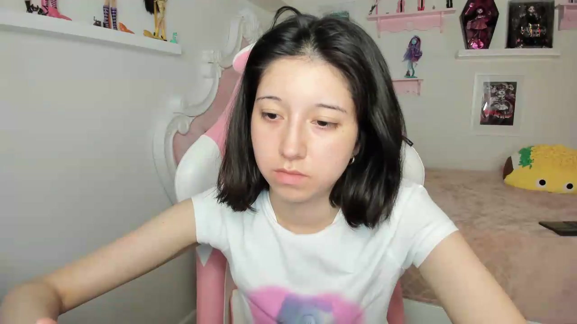 Gallery image thumbnail from Cherrycute666's myfreecams stream on, 09/20/2026, 04:08 image 16 of 20