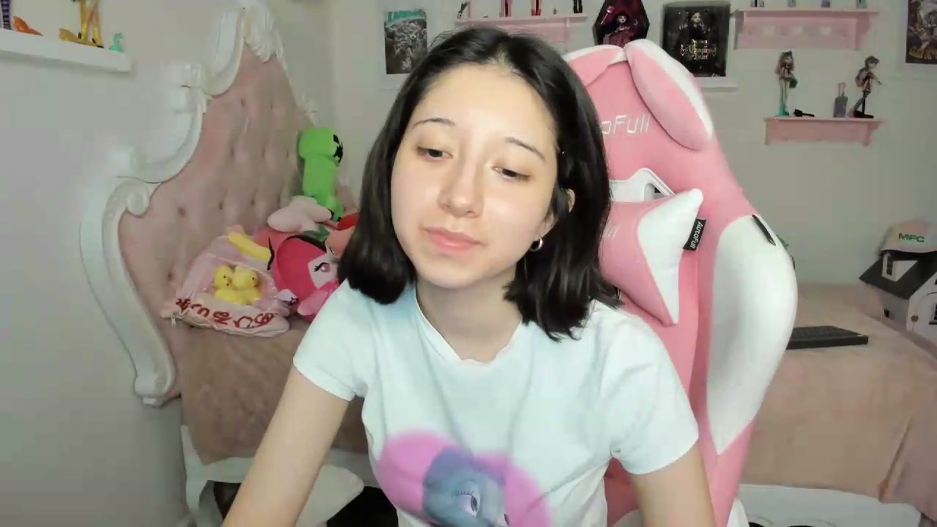 Gallery image thumbnail from Cherrycute666's myfreecams stream on, 09/20/2026, 04:08 image 10 of 20
