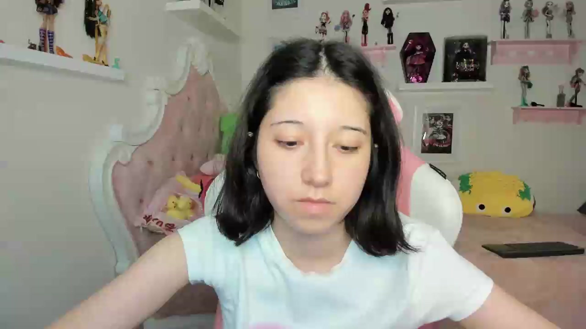 Gallery image thumbnail from Cherrycute666's myfreecams stream on, 09/20/2026, 04:08 image 1 of 20