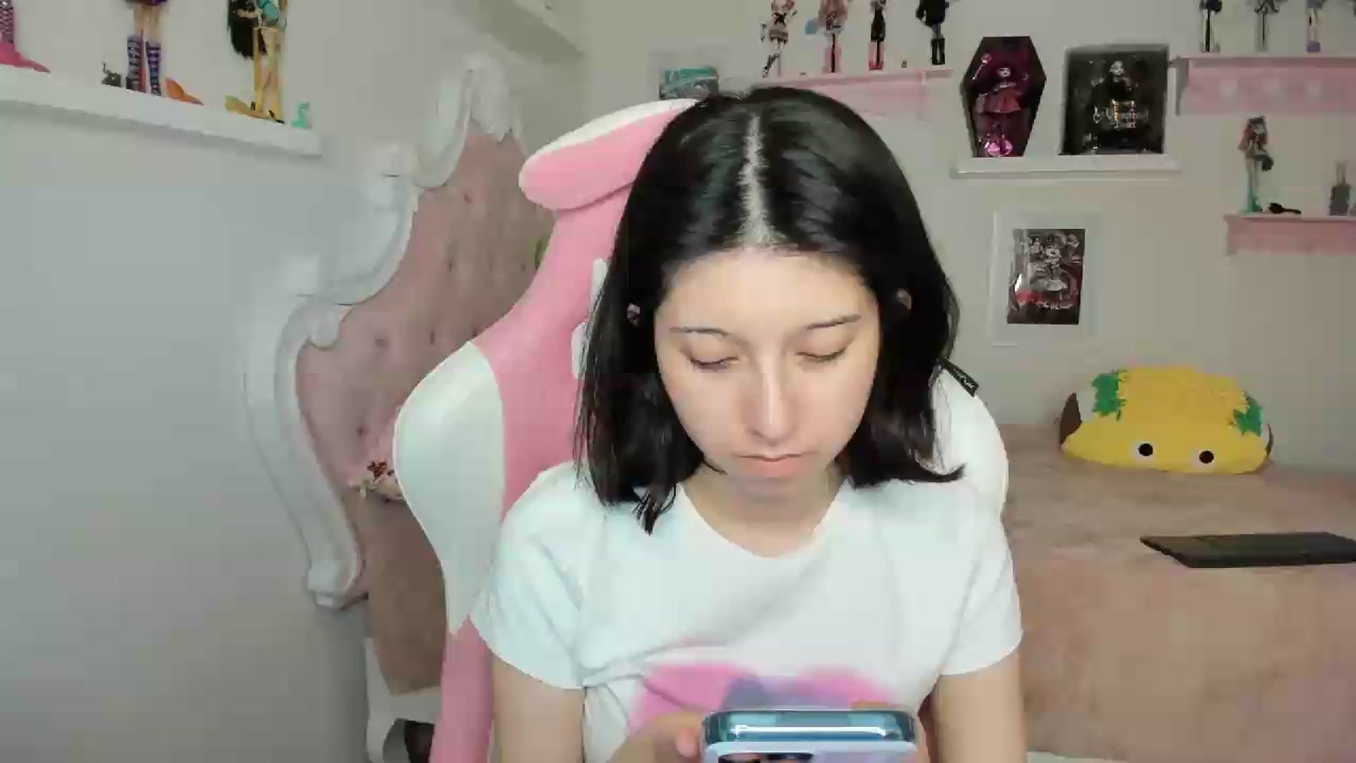 Gallery image thumbnail from Cherrycute666's myfreecams stream on, 09/20/2026, 05:06 image 5 of 20