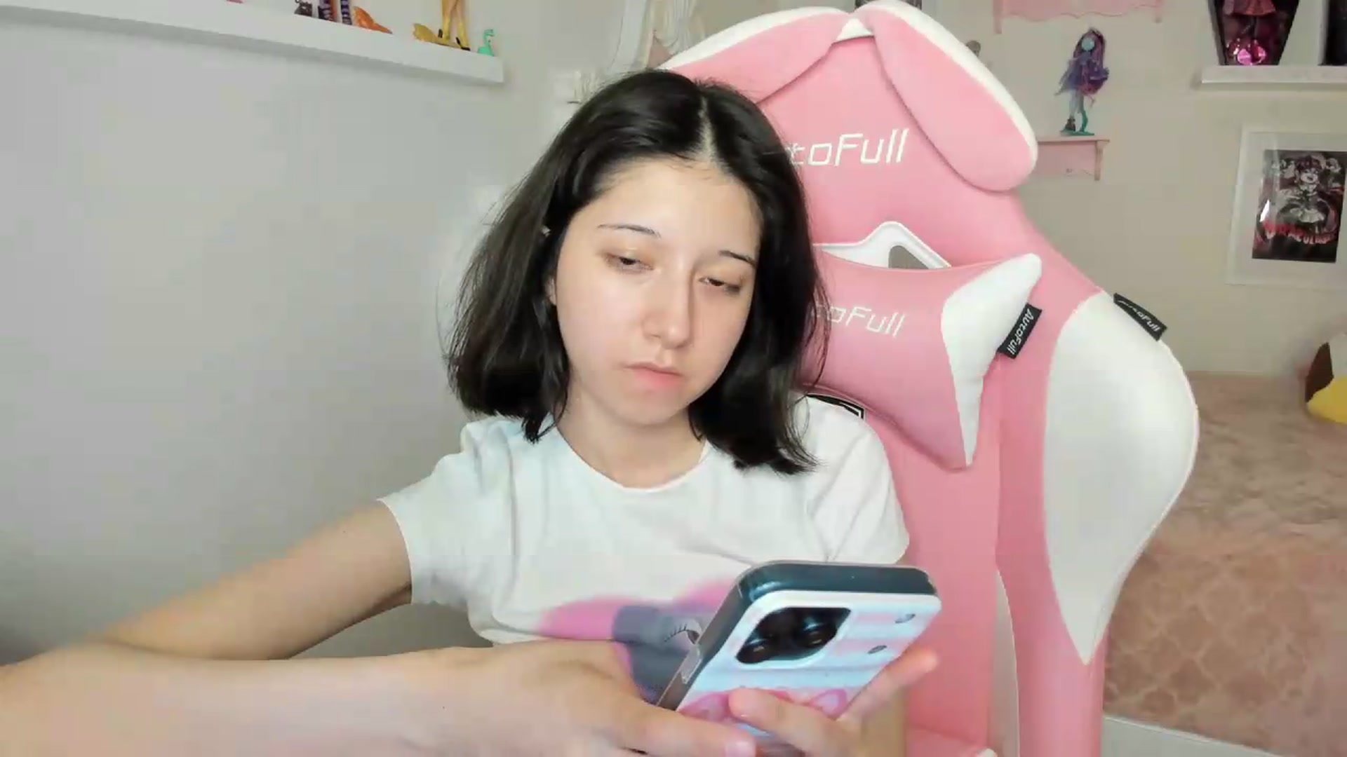 Gallery image thumbnail from Cherrycute666's myfreecams stream on, 09/20/2026, 05:06 image 18 of 20