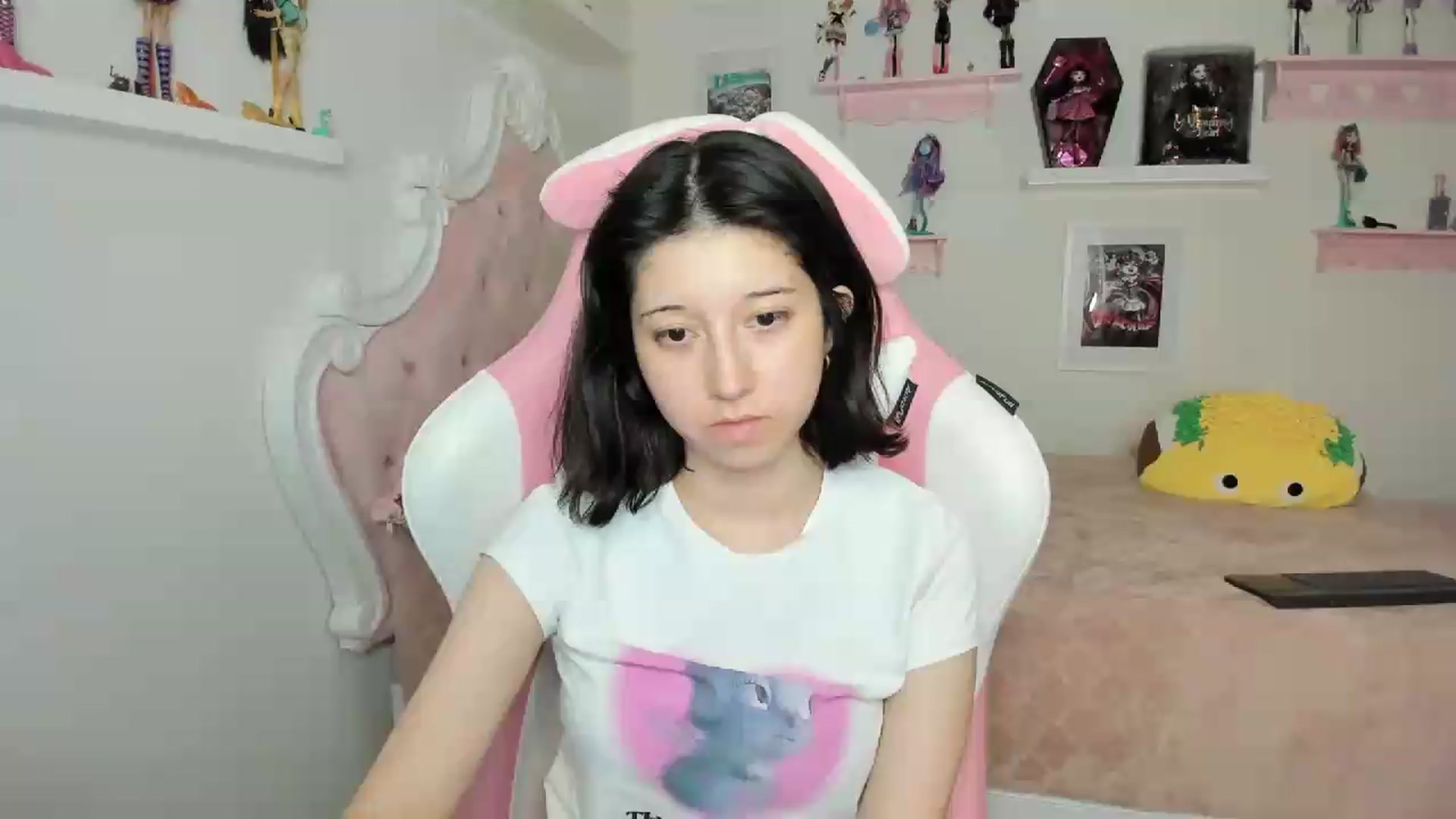 Gallery image thumbnail from Cherrycute666's myfreecams stream on, 09/20/2026, 05:06 image 1 of 20