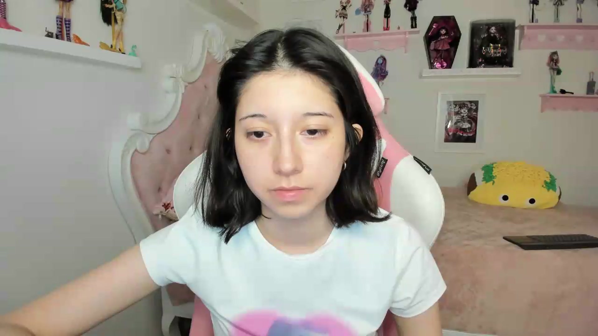 Gallery image thumbnail from Cherrycute666's myfreecams stream on, 09/20/2026, 05:06 image 3 of 20