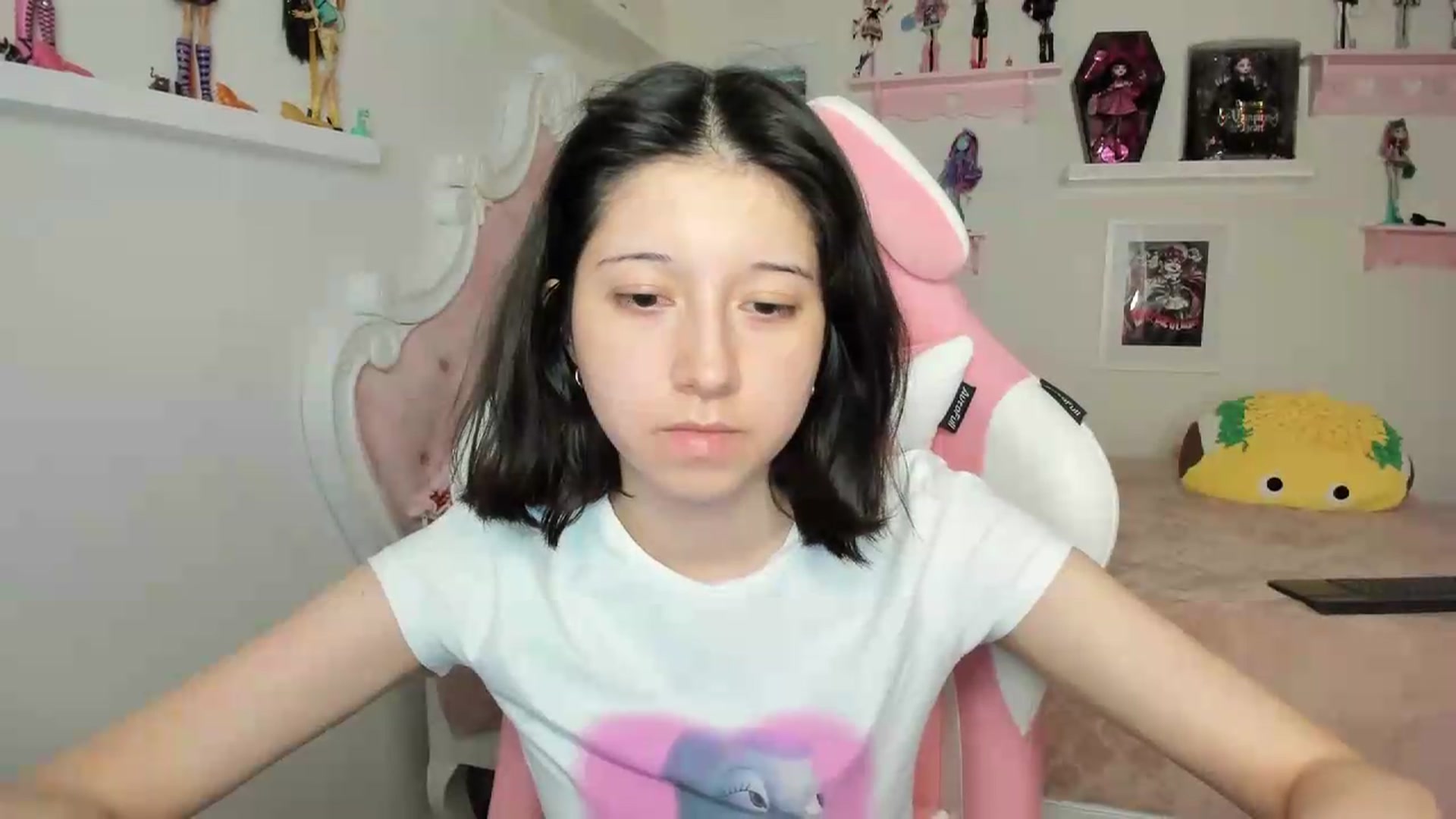Gallery image thumbnail from Cherrycute666's myfreecams stream on, 09/20/2026, 05:06 image 10 of 20