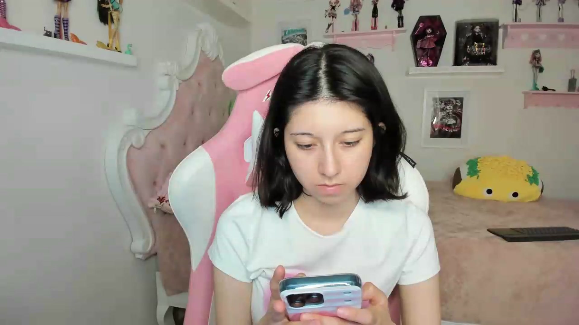 Gallery image thumbnail from Cherrycute666's myfreecams stream on, 09/20/2026, 05:06 image 7 of 20
