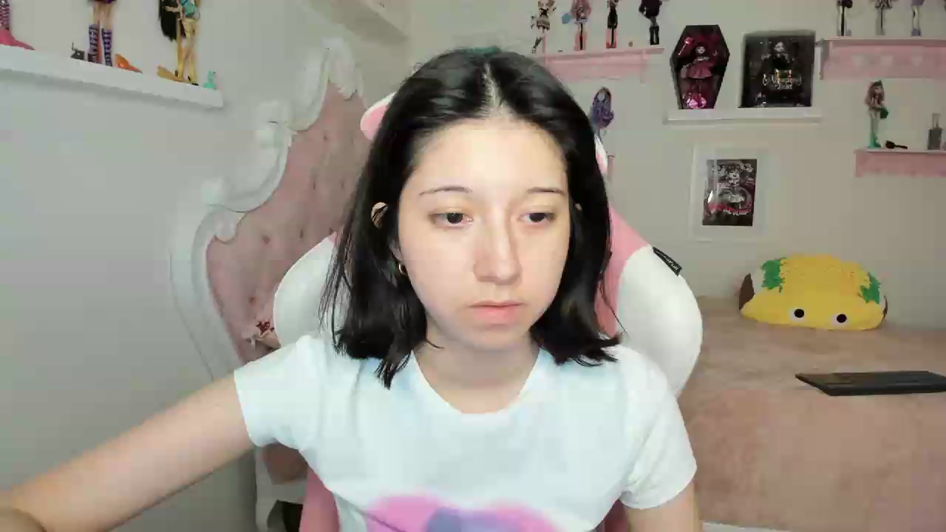 Gallery image thumbnail from Cherrycute666's myfreecams stream on, 09/20/2026, 05:06 image 2 of 20