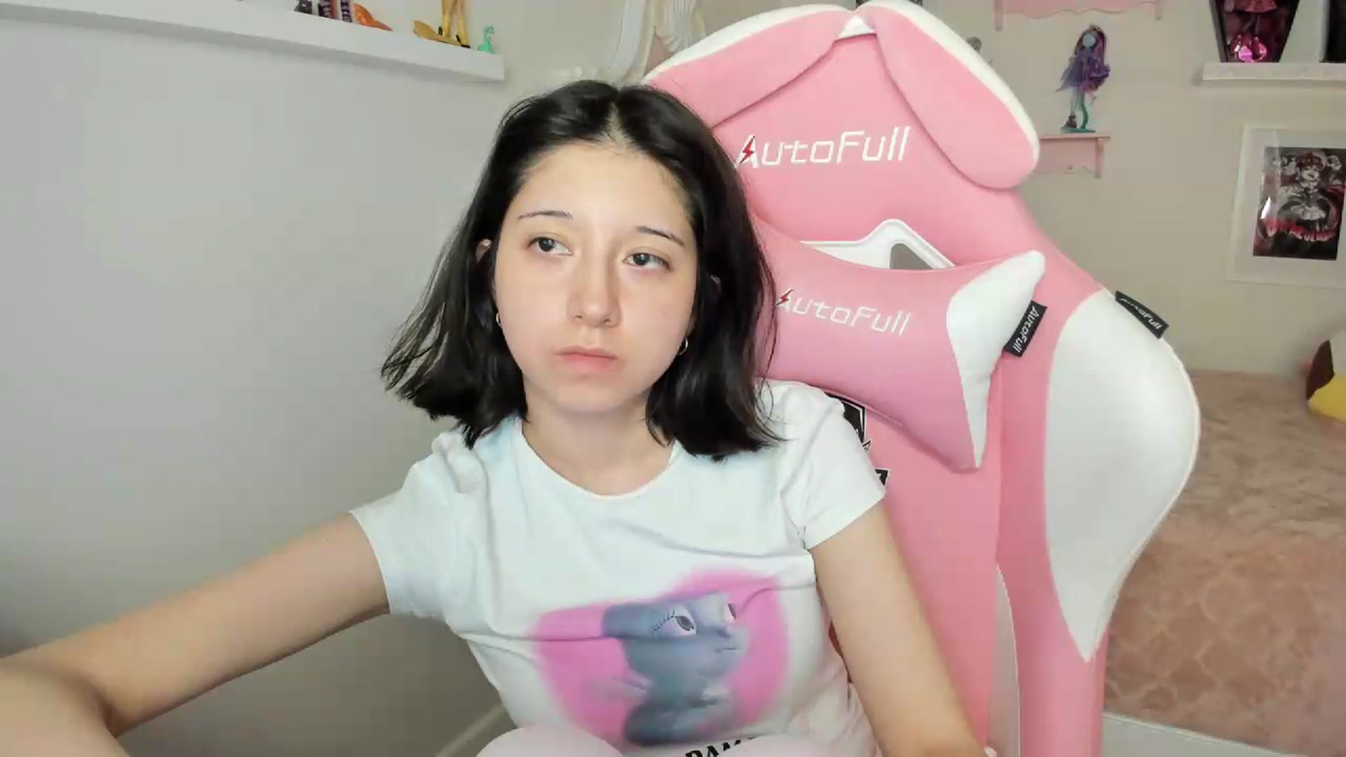 Gallery image thumbnail from Cherrycute666's myfreecams stream on, 09/20/2026, 05:06 image 15 of 20