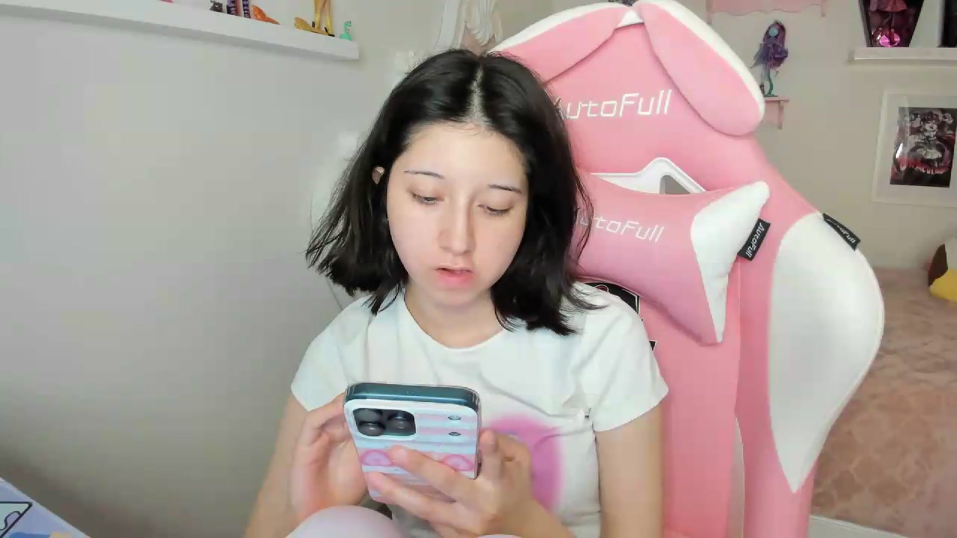 Gallery image thumbnail from Cherrycute666's myfreecams stream on, 09/20/2026, 05:06 image 16 of 20