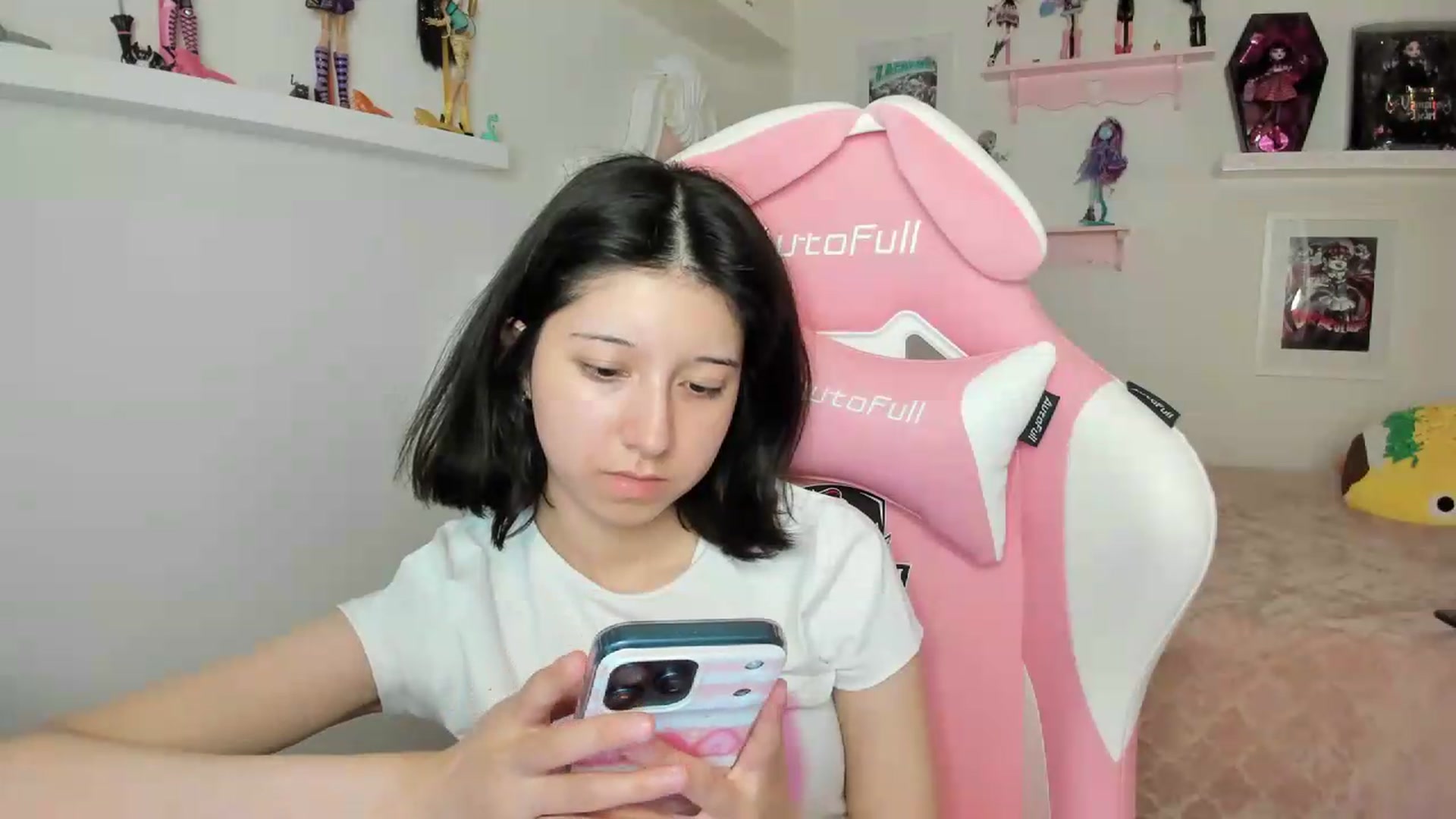 Gallery image thumbnail from Cherrycute666's myfreecams stream on, 09/20/2026, 05:06 image 12 of 20