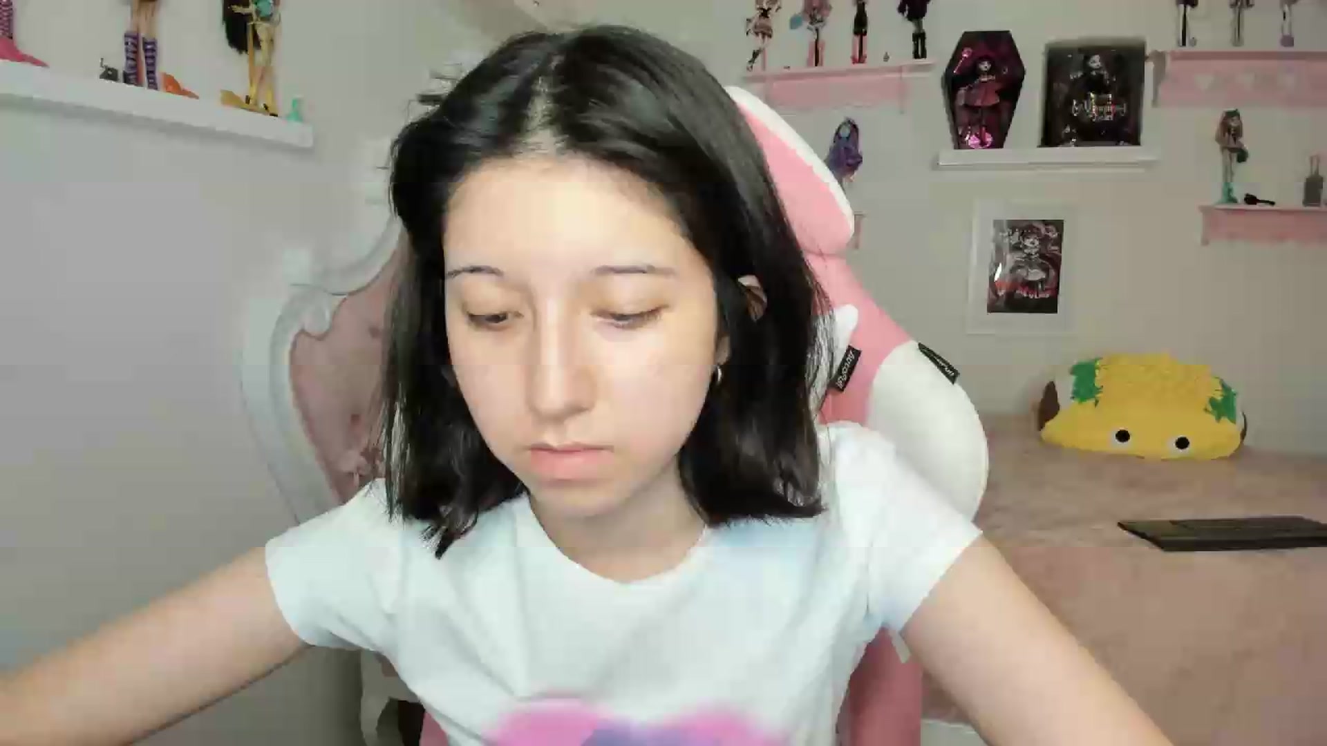 Gallery image thumbnail from Cherrycute666's myfreecams stream on, 09/20/2026, 05:06 image 6 of 20