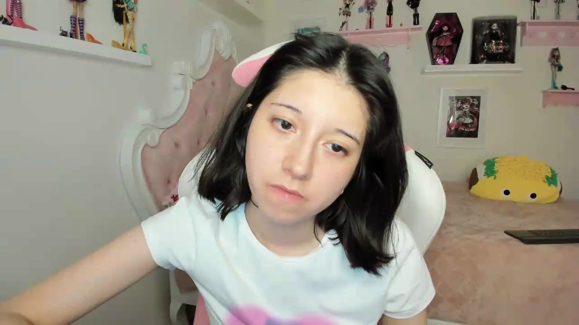 Gallery image thumbnail from Cherrycute666's myfreecams stream on, 09/20/2026, 05:06 image 8 of 20