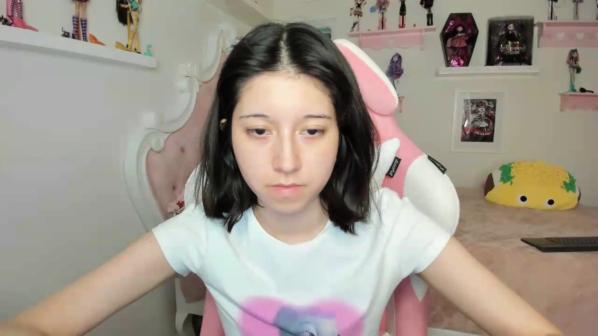 Gallery image thumbnail from Cherrycute666's myfreecams stream on, 09/20/2026, 05:06 image 9 of 20