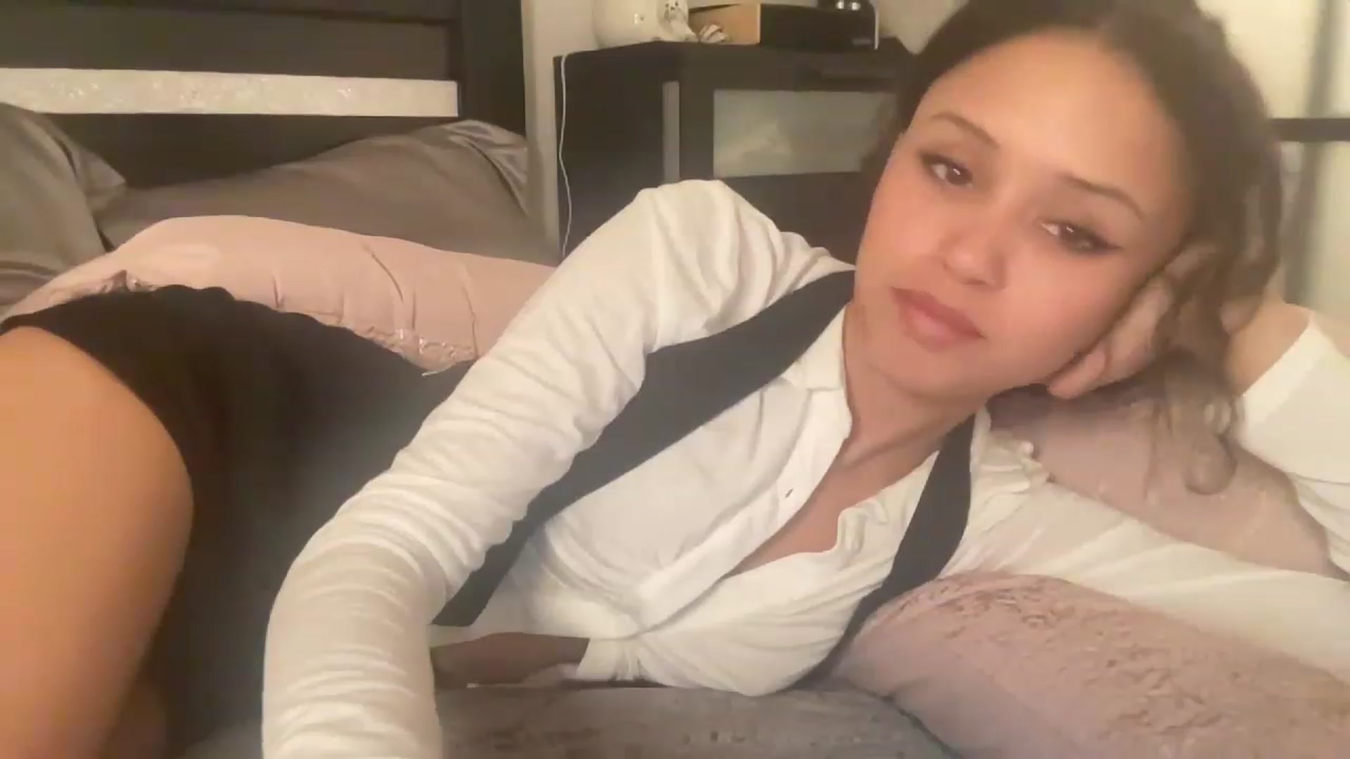 Gallery image thumbnail from Cherrylolaa's myfreecams stream on, 01/31/2023, 07:06 image 10 of 20