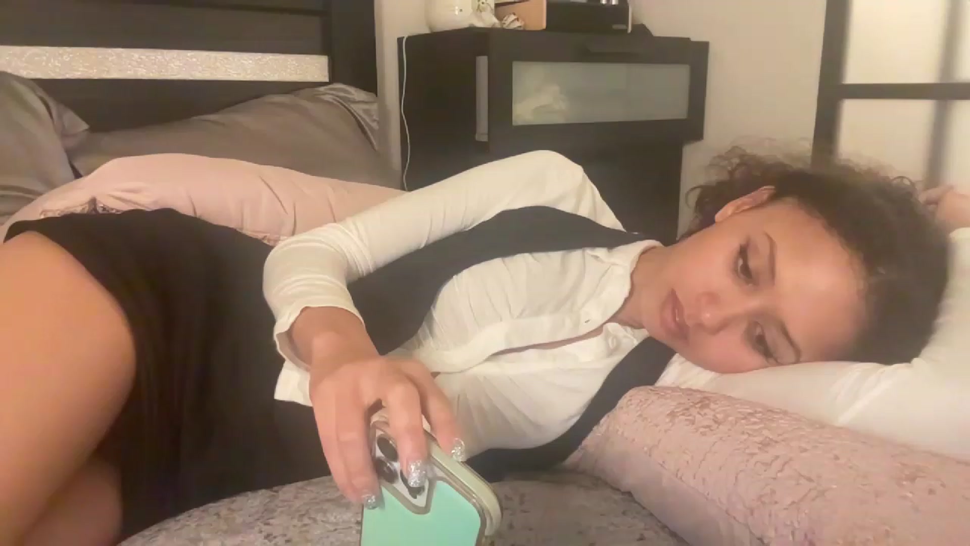 Gallery image thumbnail from Cherrylolaa's myfreecams stream on, 01/31/2023, 07:06 image 15 of 20