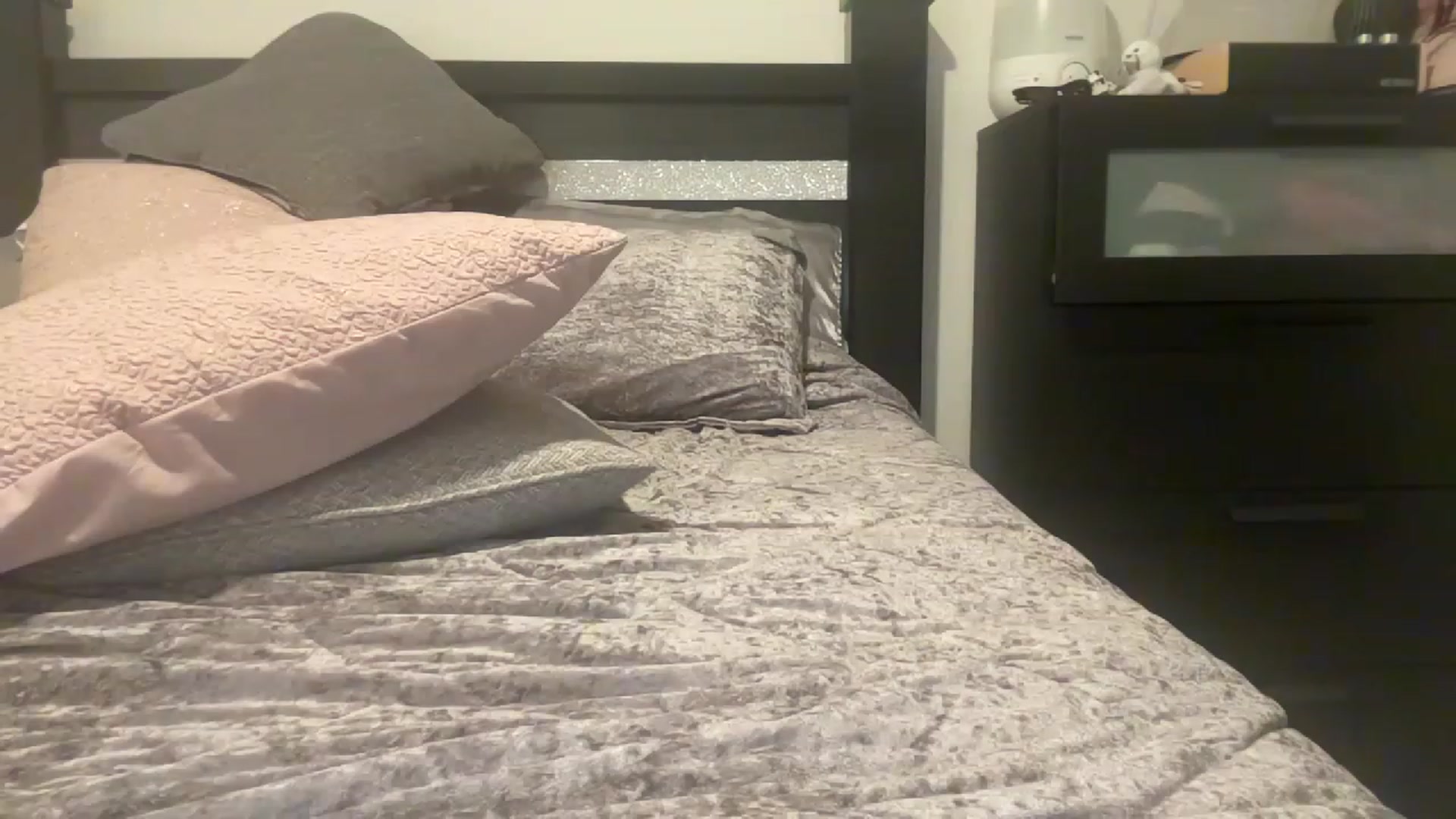 Gallery image thumbnail from Cherrylolaa's myfreecams stream on, 04/01/2023, 05:34 image 19 of 20