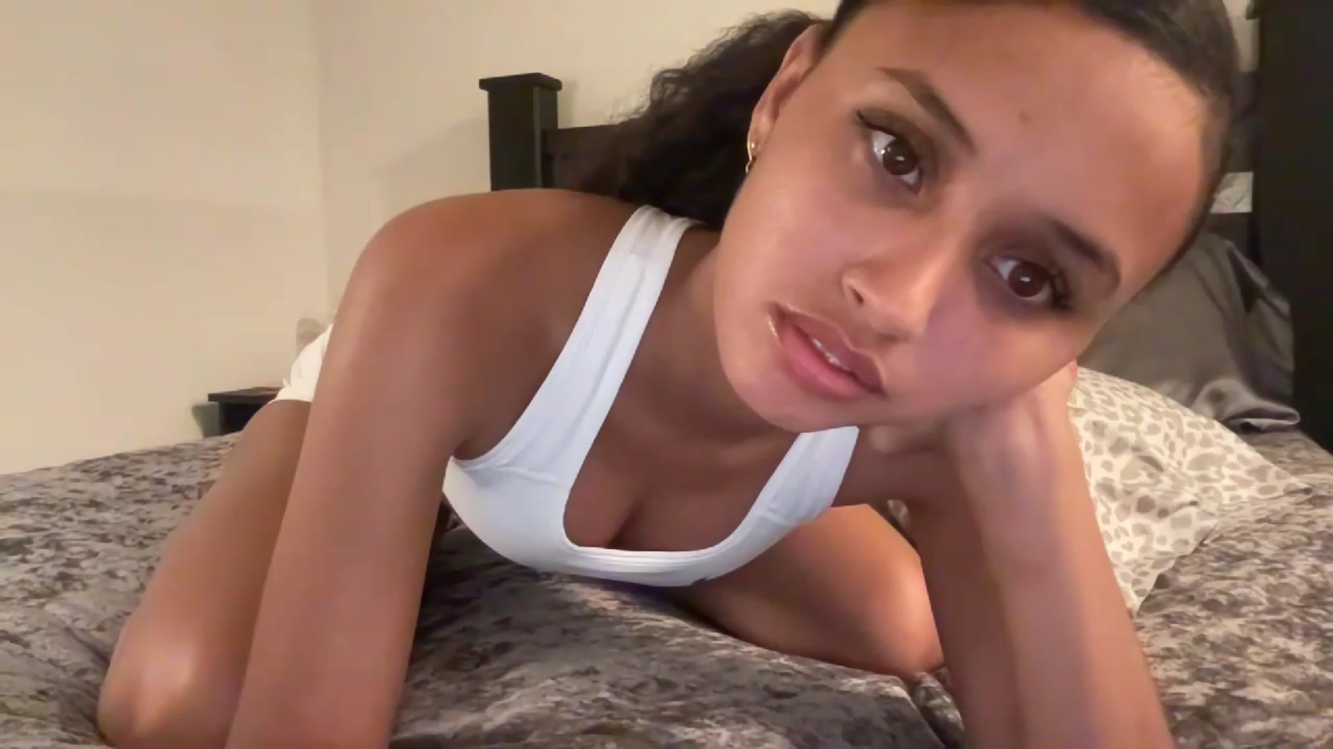 Gallery image thumbnail from Cherrylolaa's myfreecams stream on, 05/01/2023, 06:03 image 20 of 20