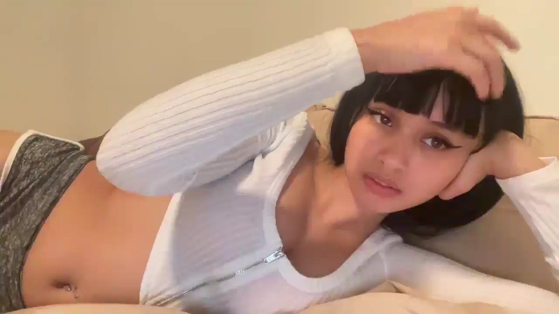 Gallery image thumbnail from Cherrylolaa's myfreecams stream on, 12/31/2024, 06:57 image 19 of 20