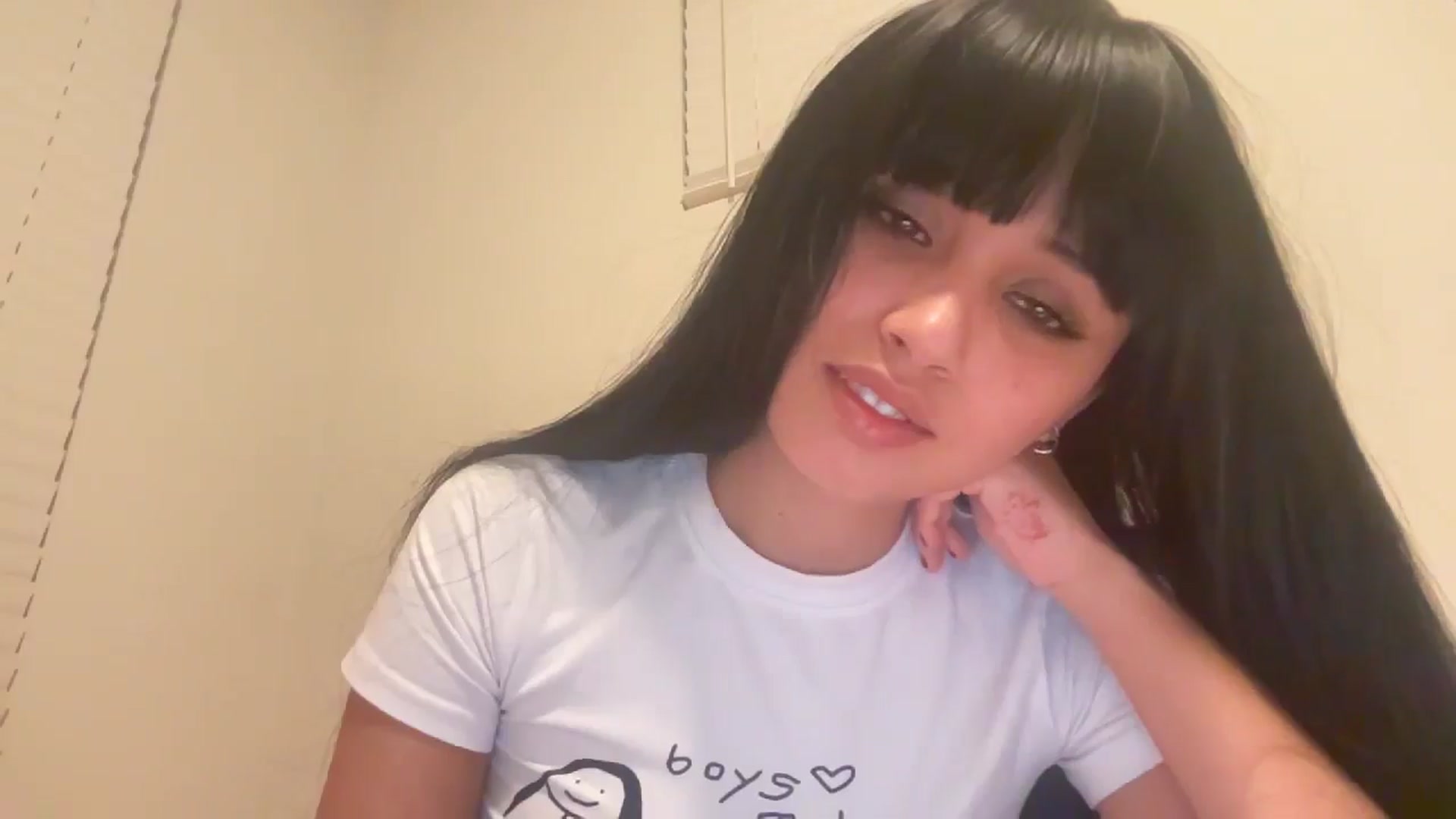 Gallery image thumbnail from Cherrylolaa's myfreecams stream on, 01/08/2025, 08:10 image 16 of 20