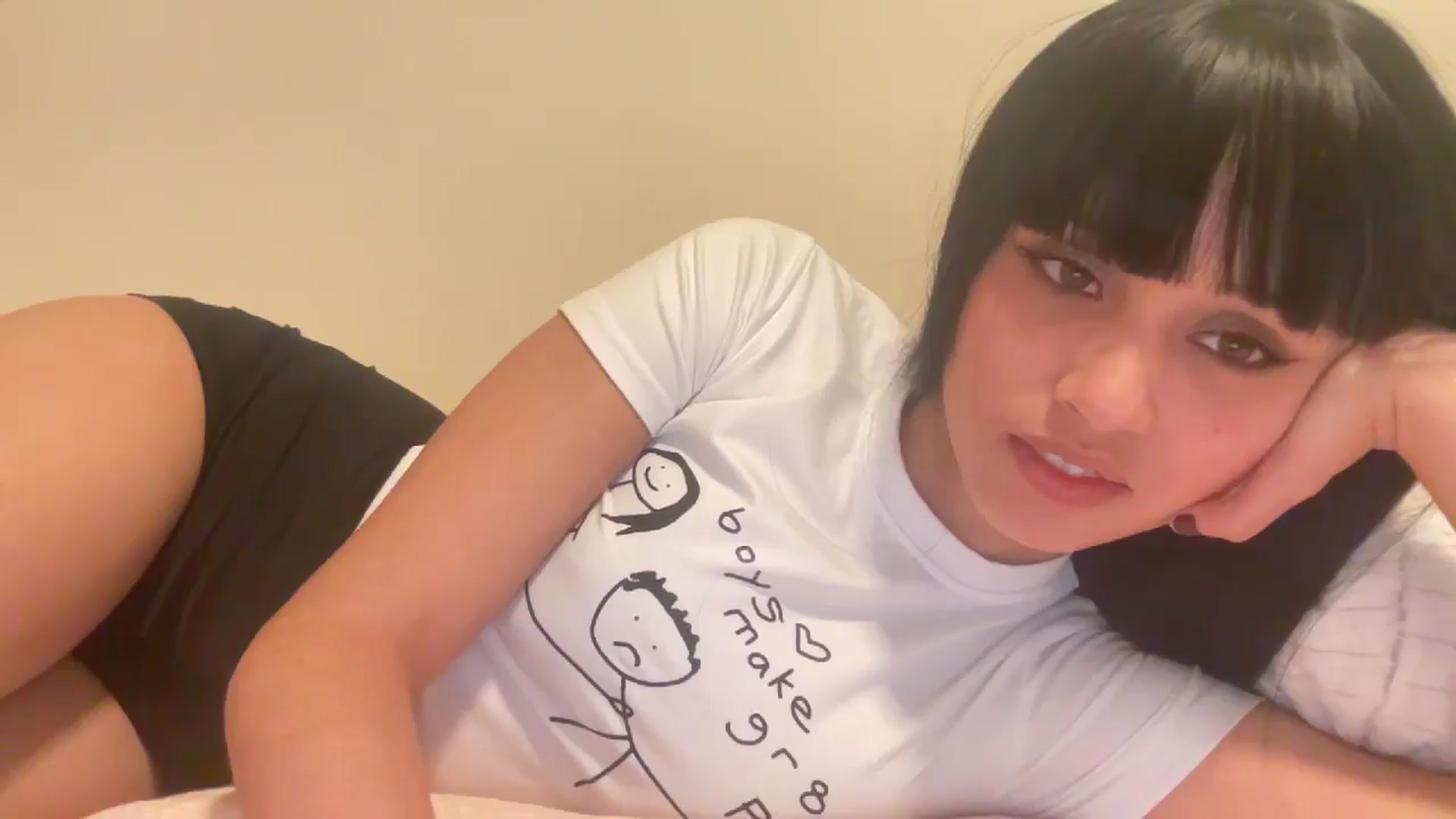 Gallery image thumbnail from Cherrylolaa's myfreecams stream on, 01/08/2025, 08:10 image 3 of 20