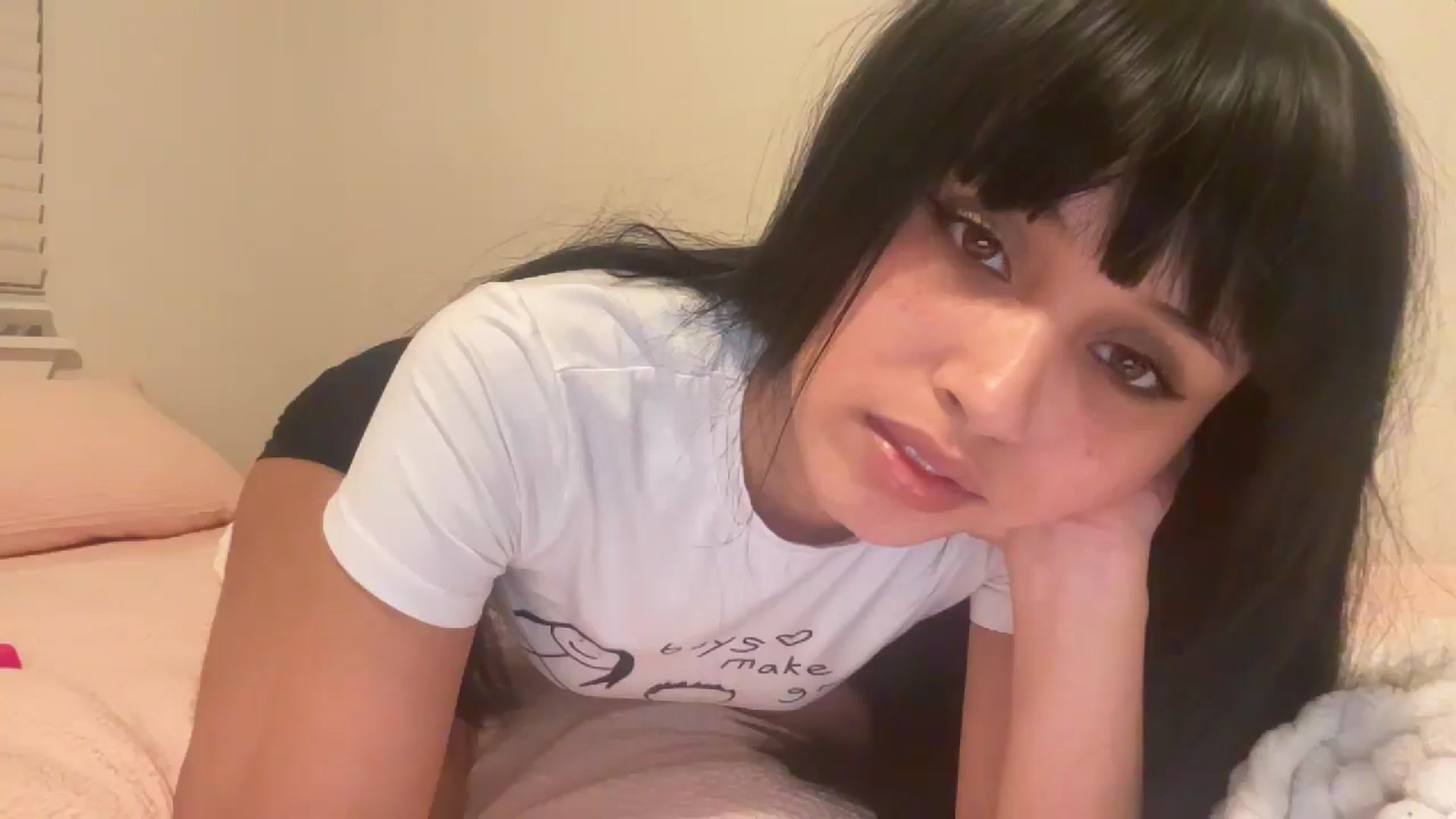 Gallery image thumbnail from Cherrylolaa's myfreecams stream on, 01/08/2025, 08:54 image 15 of 20