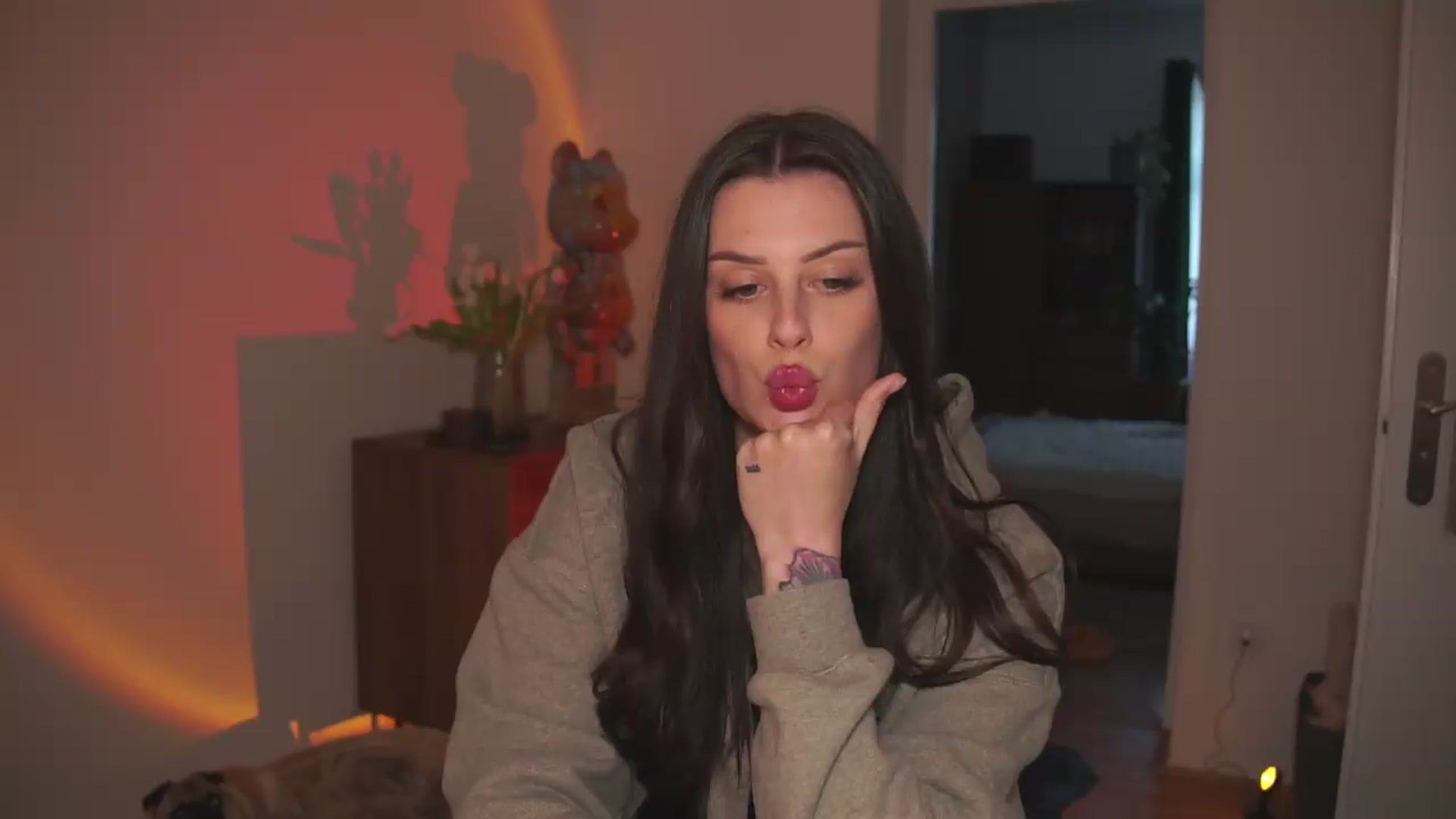Gallery image thumbnail from Cherryontop's myfreecams stream on, 05/18/2026, 17:40 image 9 of 20