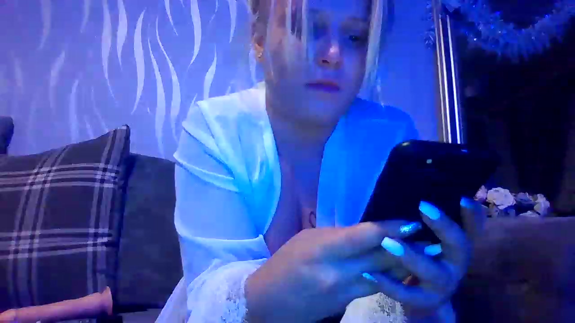 Gallery image thumbnail from Cherryontop99's myfreecams stream on, 01/02/2023, 24:45 image 16 of 20