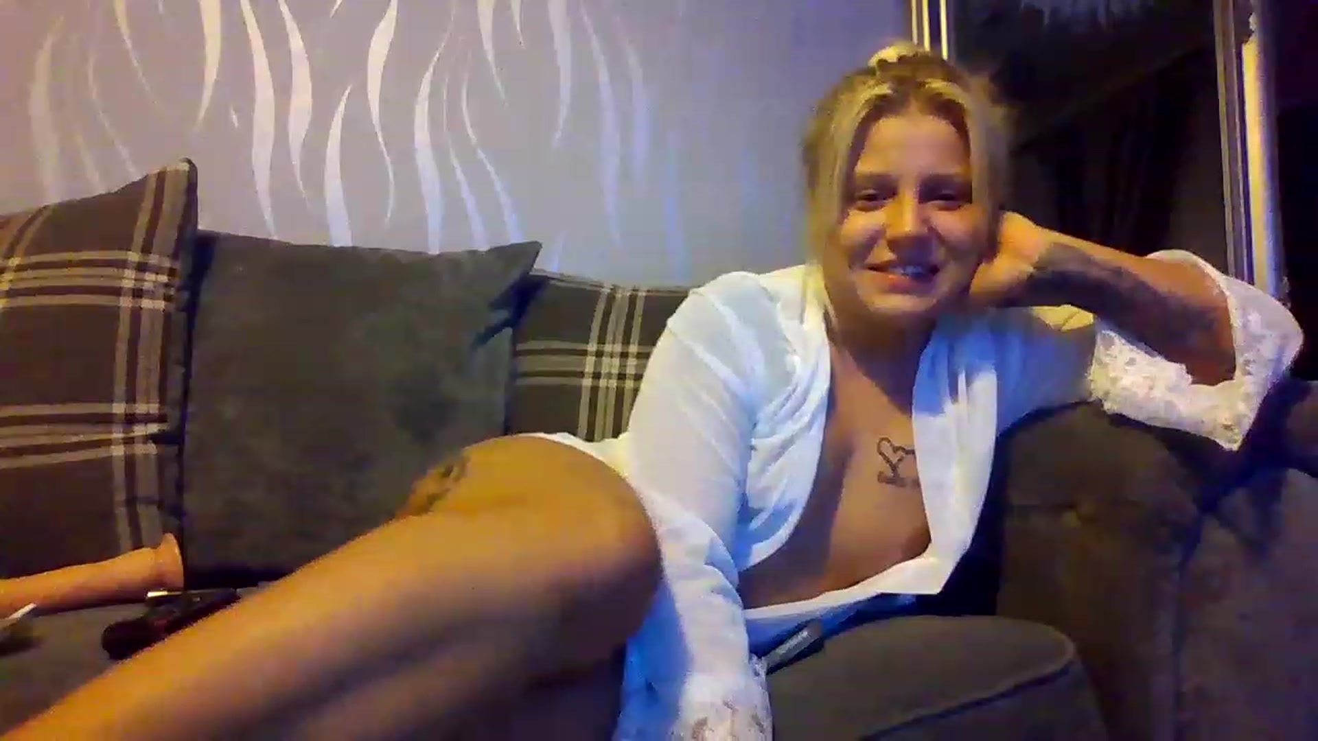 Gallery image thumbnail from Cherryontop99's myfreecams stream on, 01/02/2023, 24:45 image 6 of 20