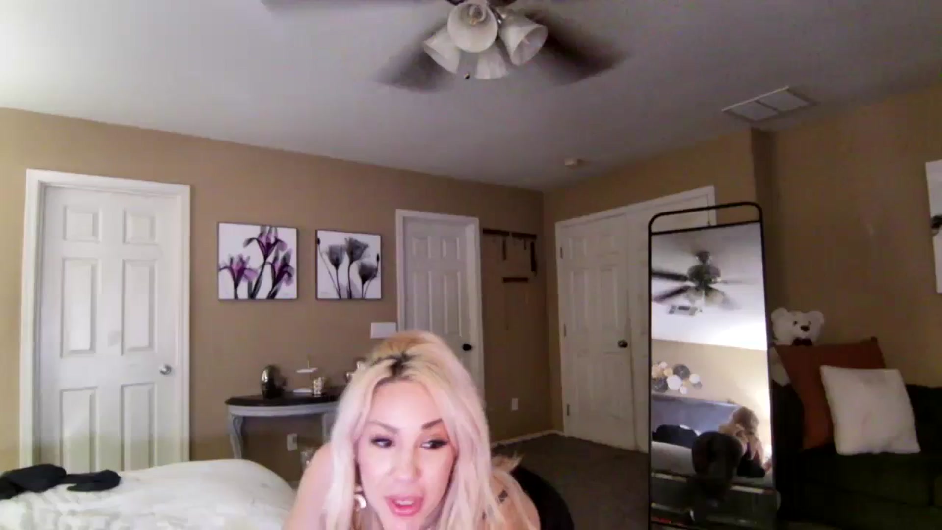 Gallery image thumbnail from Cherxoxo's myfreecams stream on, 01/17/2024, 03:05 image 6 of 20