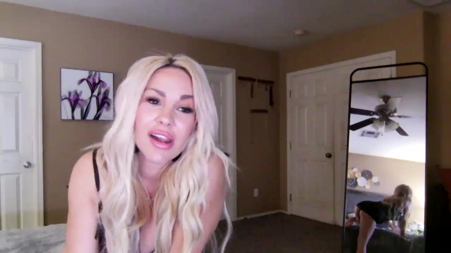 Gallery image thumbnail from Cherxoxo's myfreecams stream on, 01/19/2024, 08:11 image 8 of 20