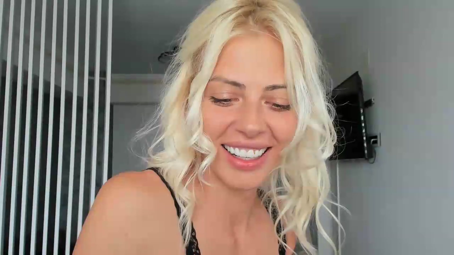 Gallery image thumbnail from CherylAnais's myfreecams stream on, 09/27/2026, 12:16 image 11 of 20