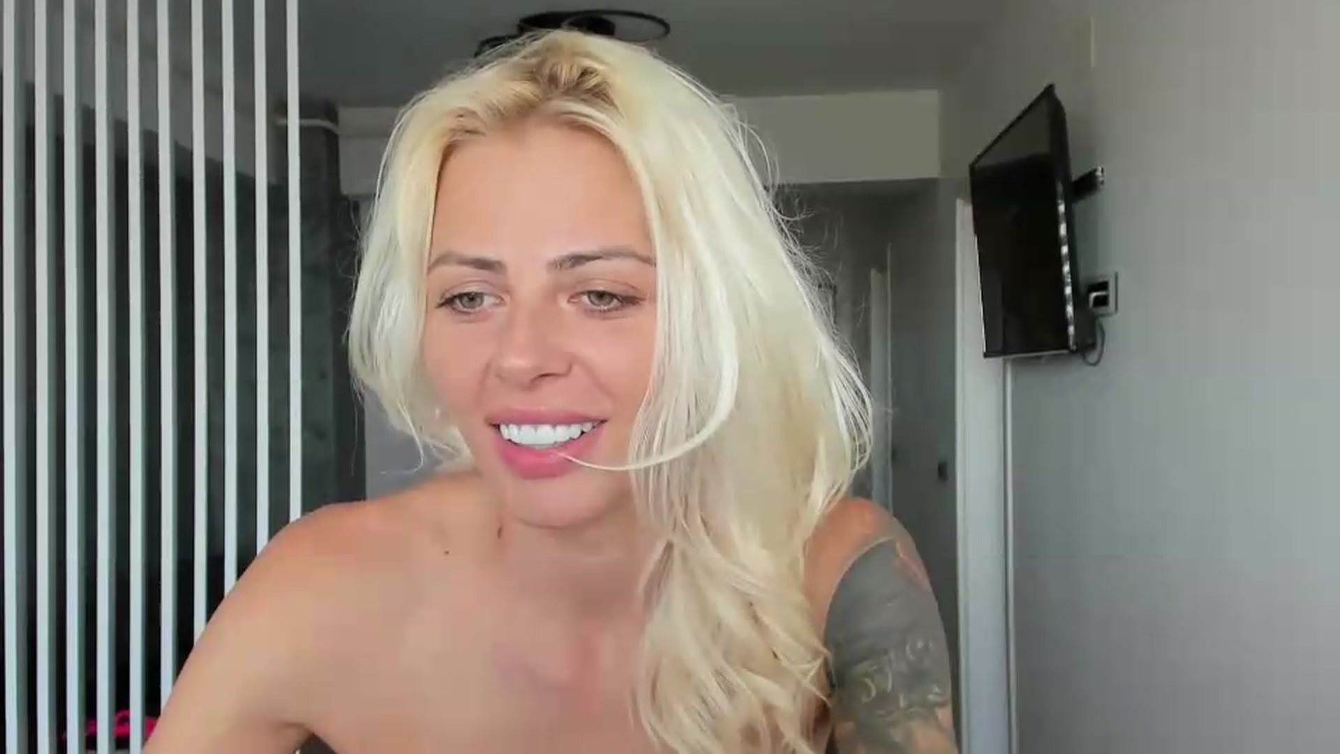 Gallery image thumbnail from CherylAnais's myfreecams stream on, 09/28/2026, 10:59 image 12 of 20