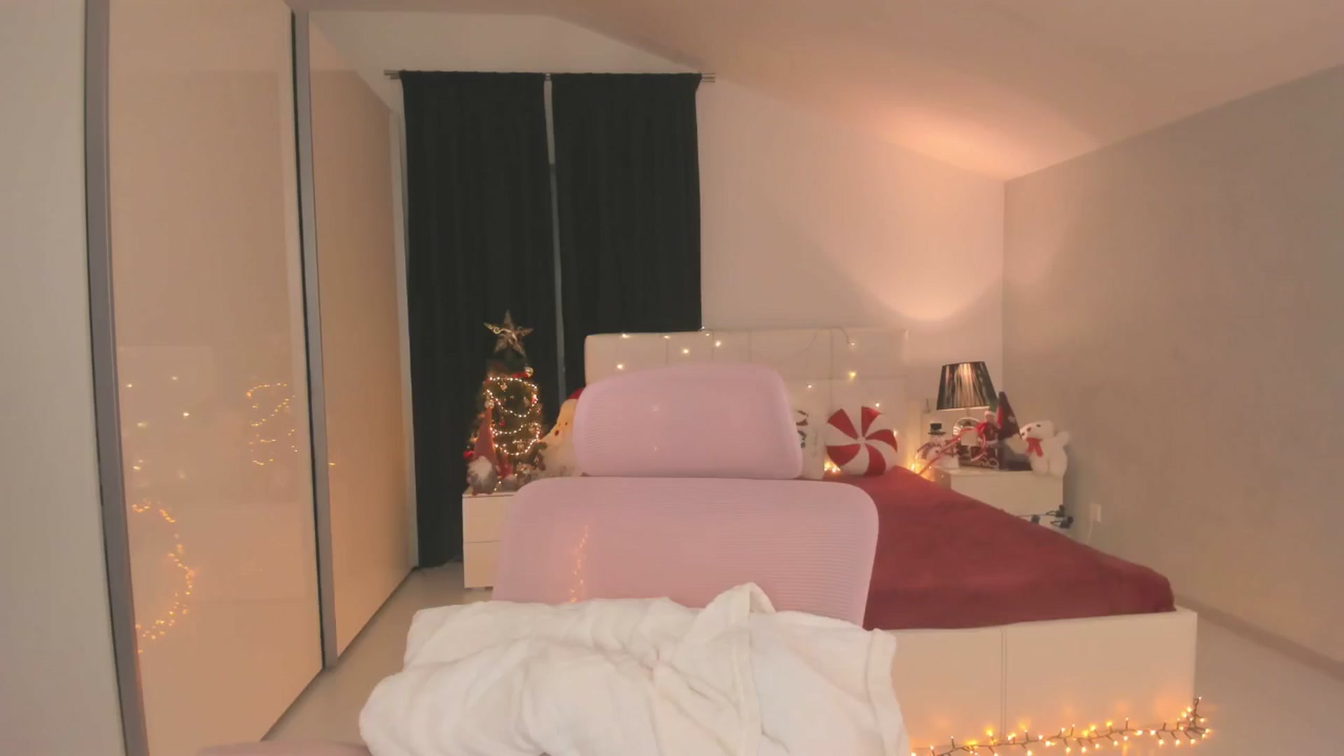 Gallery image thumbnail from CheshireX's myfreecams stream on, 12/17/2025, 06:09 image 1 of 20