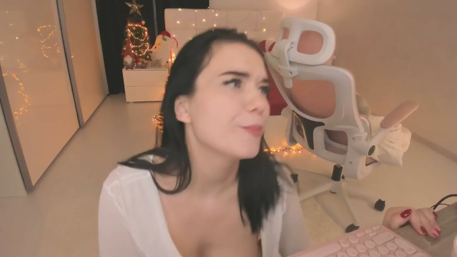 Gallery image thumbnail from CheshireX's myfreecams stream on, 12/20/2025, 24:12 image 5 of 20