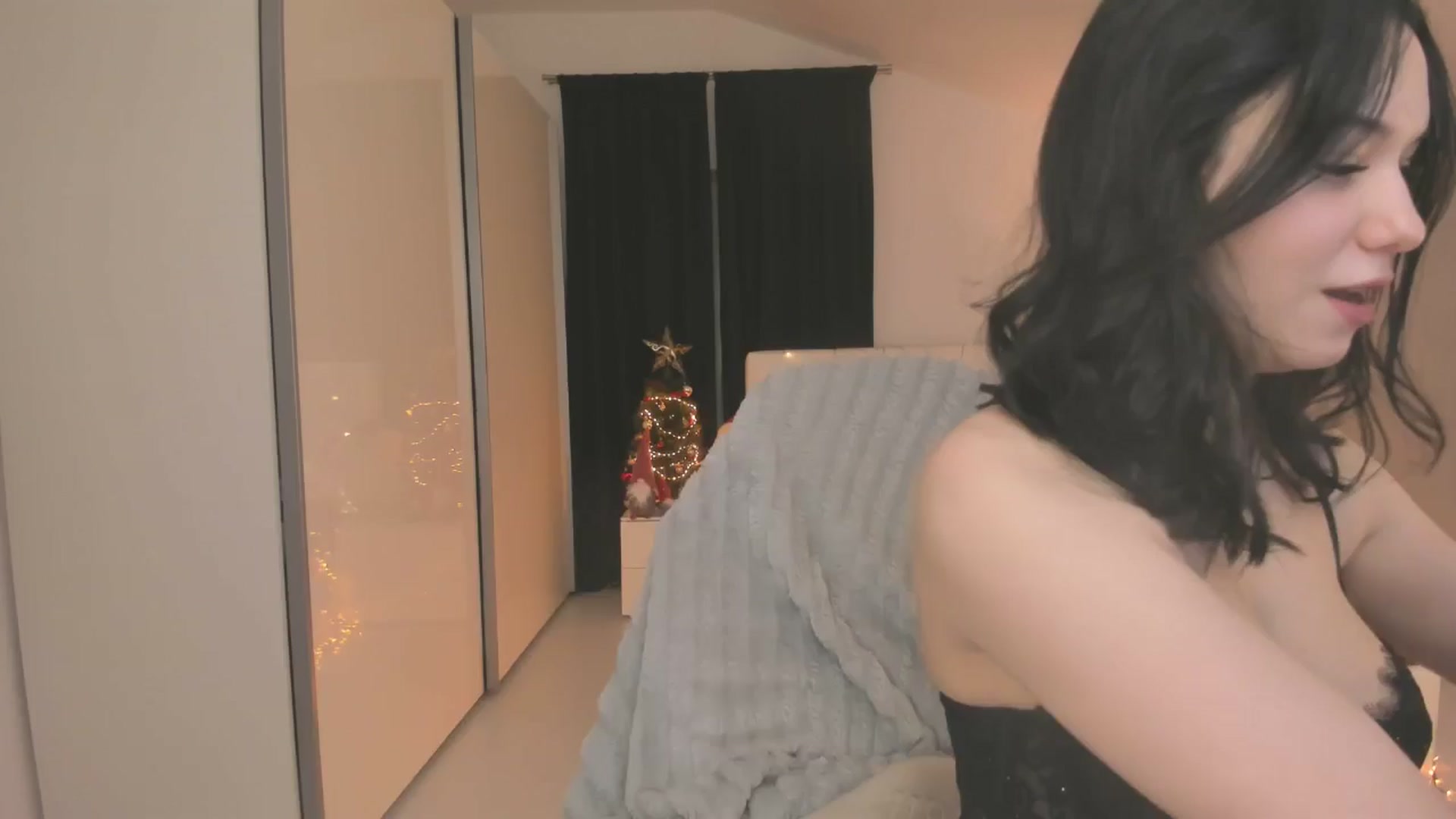 Gallery image thumbnail from CheshireX's myfreecams stream on, 12/24/2025, 06:01 image 7 of 20