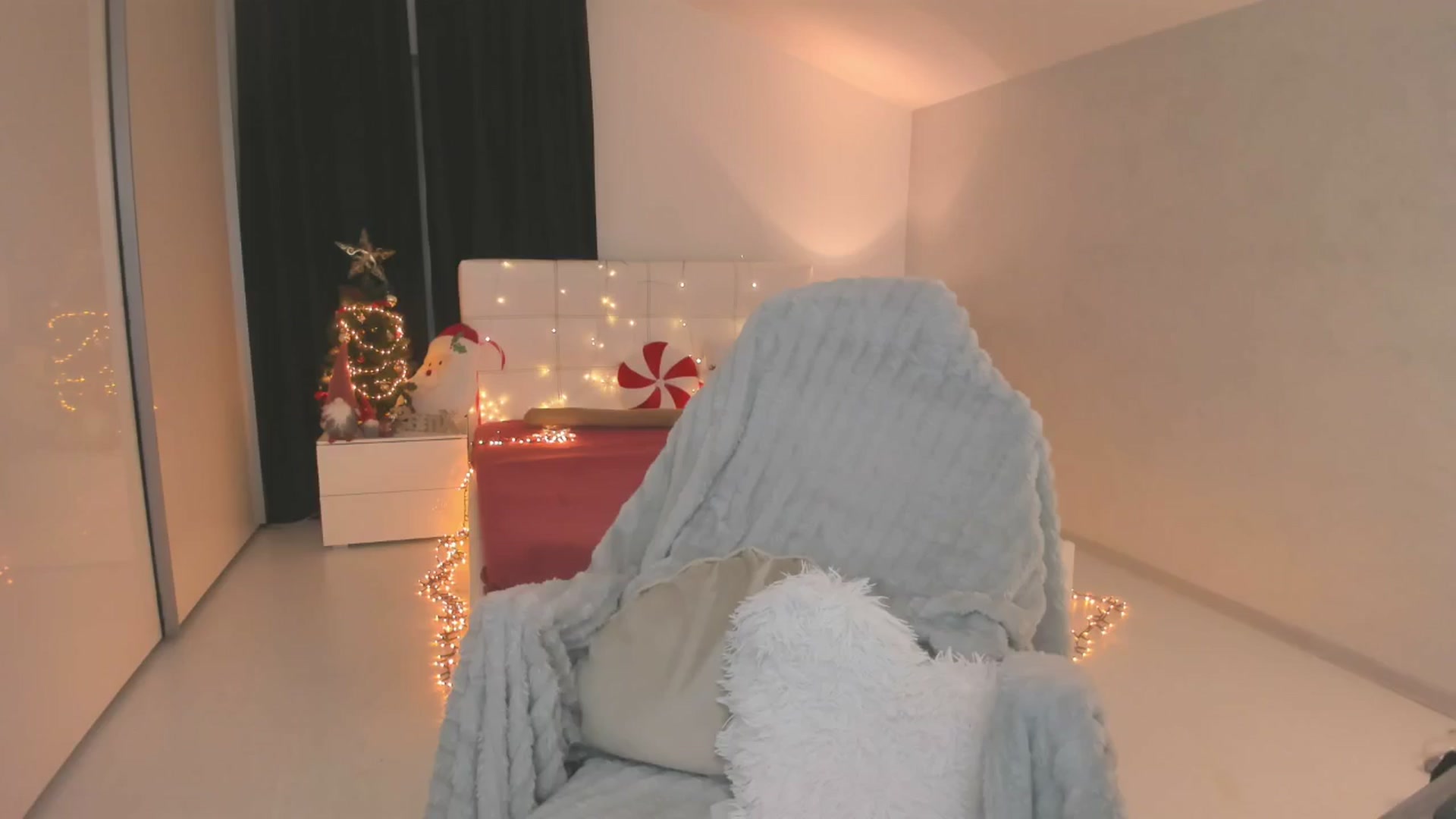 Gallery image thumbnail from CheshireX's myfreecams stream on, 12/25/2025, 05:31 image 1 of 20