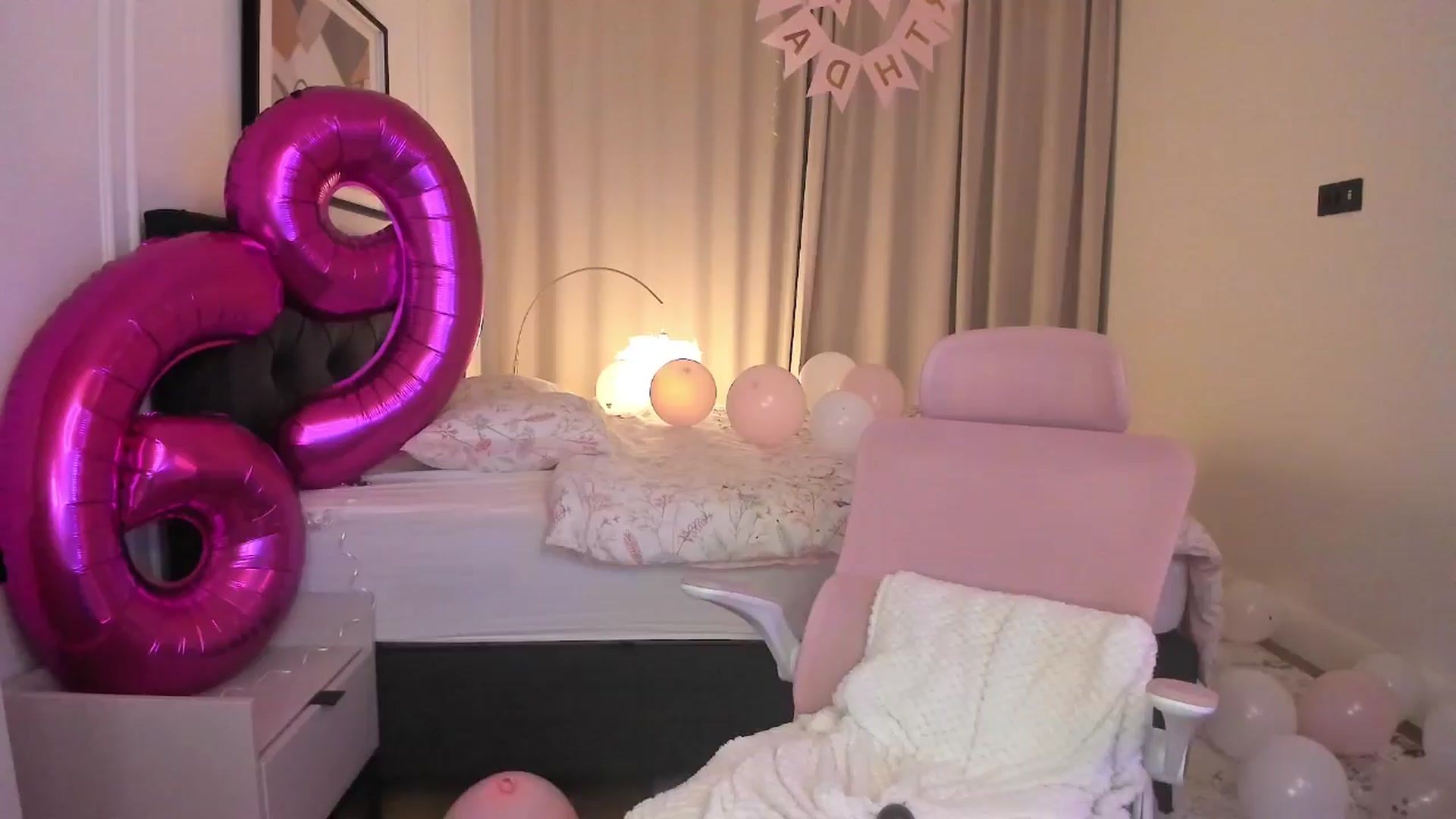 Gallery image thumbnail from CheshireX's myfreecams stream on, 03/09/2026, 02:39 image 18 of 20