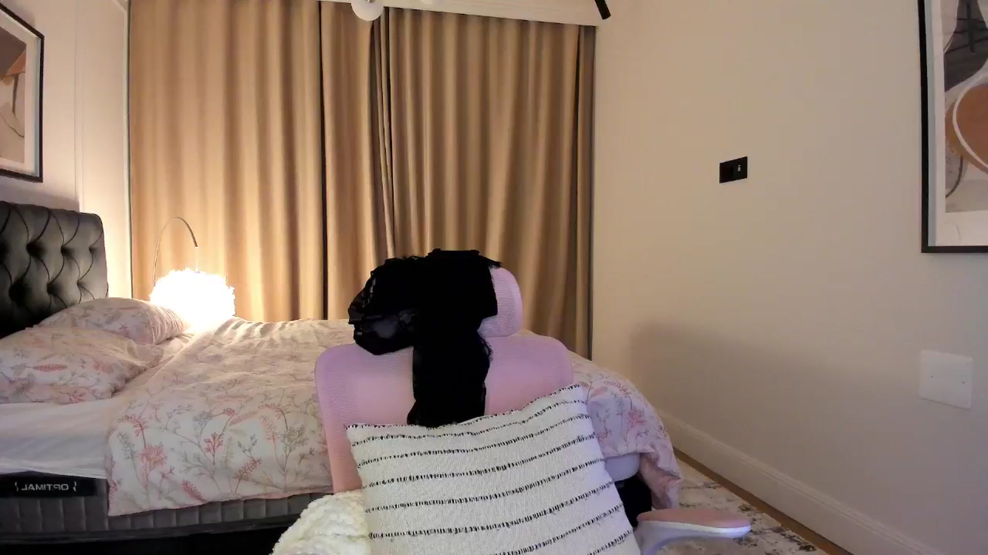Gallery image thumbnail from CheshireX's myfreecams stream on, 04/09/2026, 05:08 image 12 of 20
