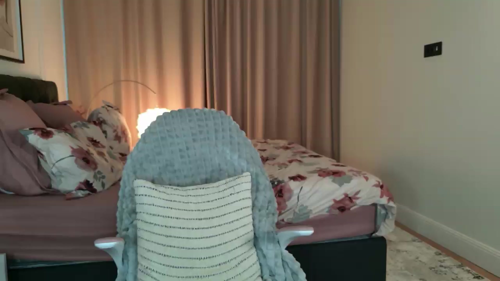 Gallery image thumbnail from CheshireX's myfreecams stream on, 06/08/2026, 04:44 image 16 of 20
