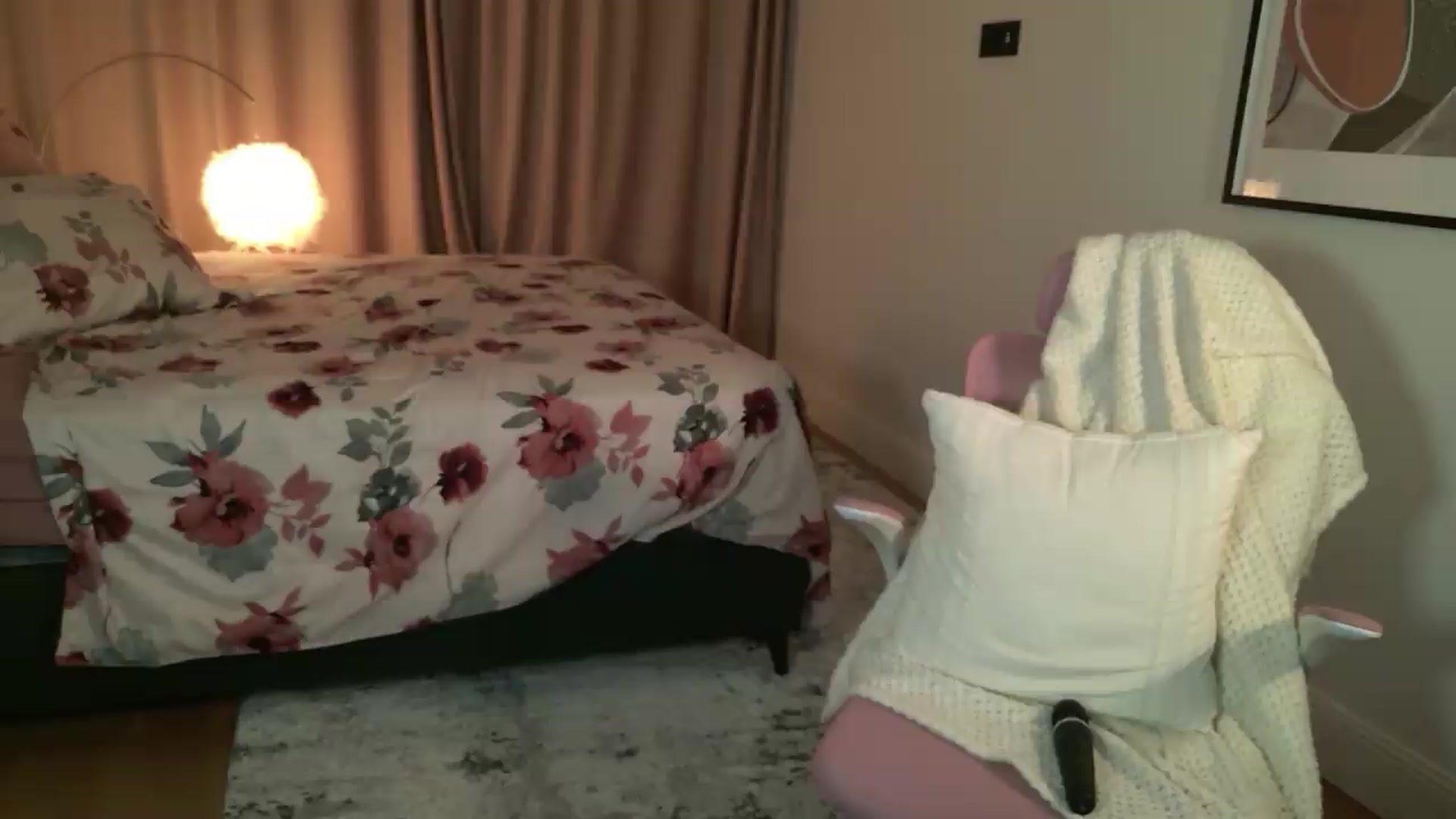 Gallery image thumbnail from CheshireX's myfreecams stream on, 08/13/2026, 05:20 image 5 of 20