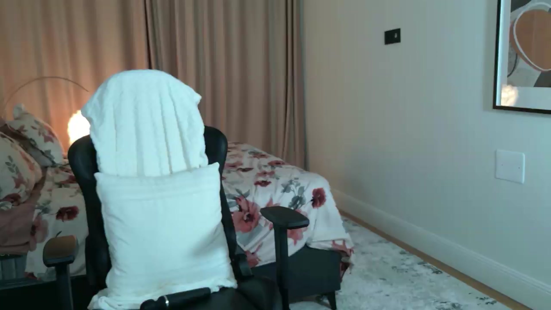 Gallery image thumbnail from CheshireX's myfreecams stream on, 08/18/2026, 06:09 image 18 of 20