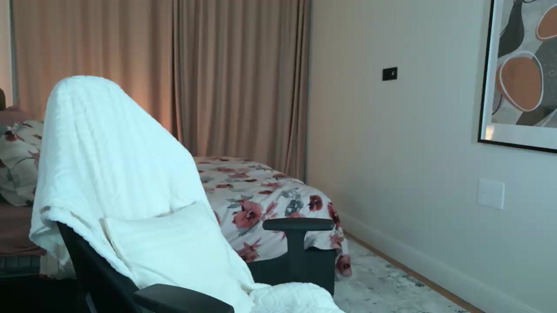 Gallery image thumbnail from CheshireX's myfreecams stream on, 08/19/2026, 04:04 image 17 of 20