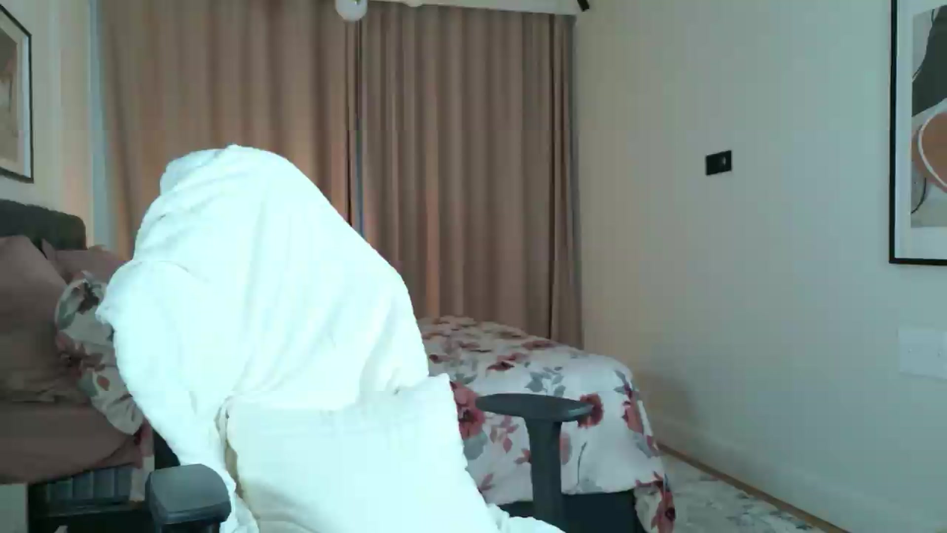 Gallery image thumbnail from CheshireX's myfreecams stream on, 09/04/2026, 04:44 image 10 of 20