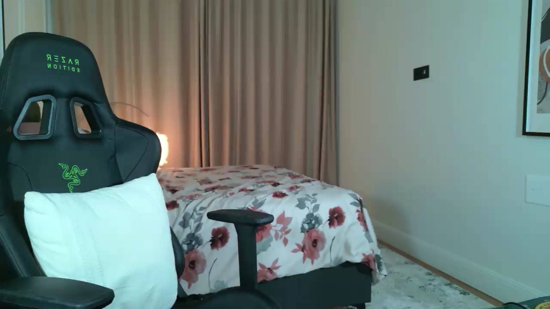 Gallery image thumbnail from CheshireX's myfreecams stream on, 09/13/2026, 04:21 image 1 of 20